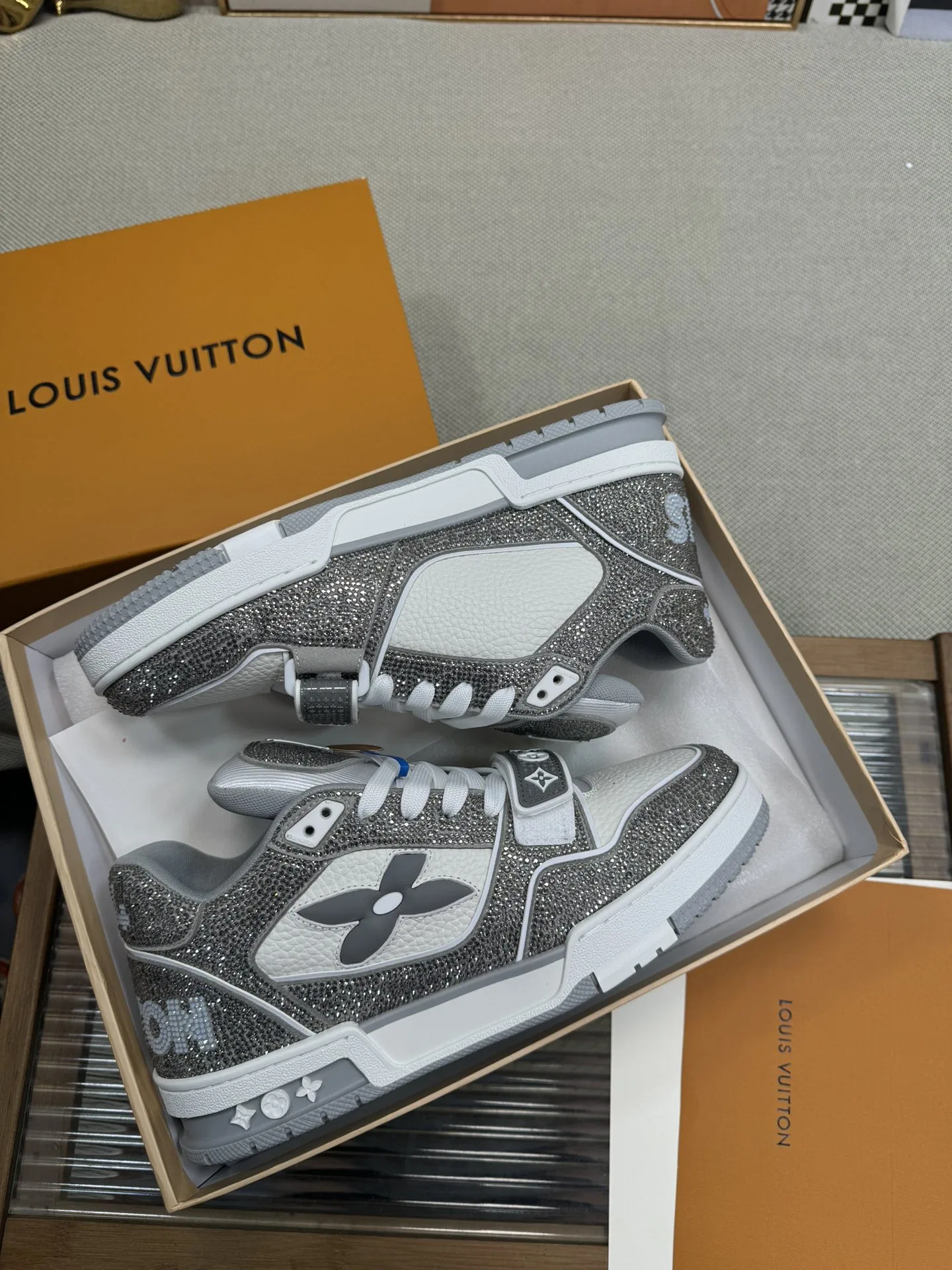 LV 27FW QVUSQNN 225 스니커즈 6
