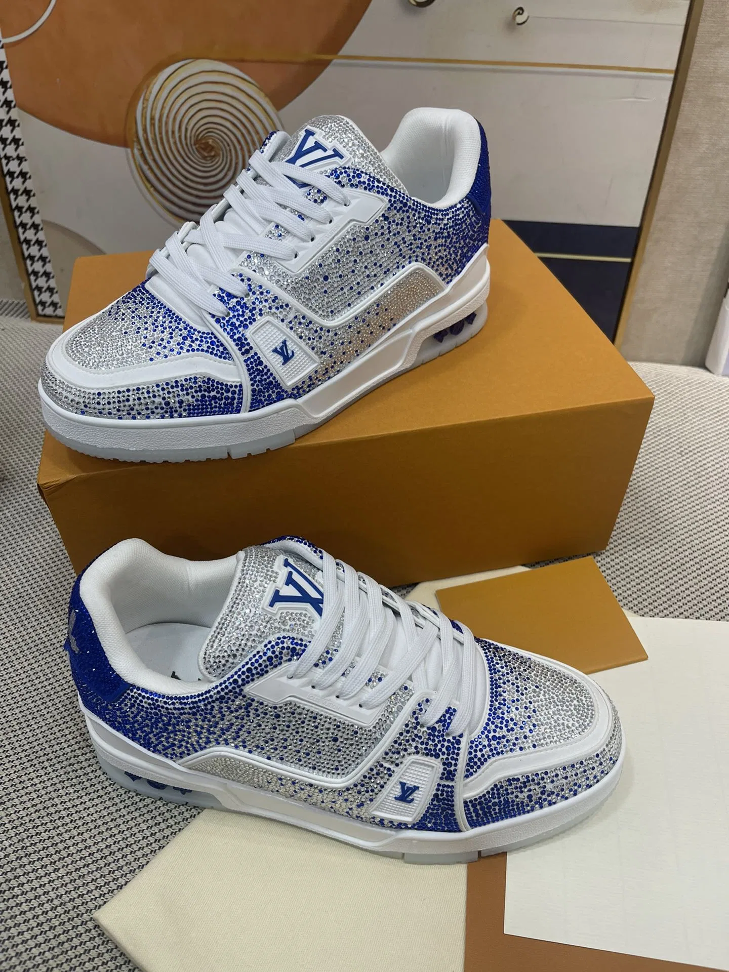 LV 27FW QVUSQNN 228 스니커즈 3
