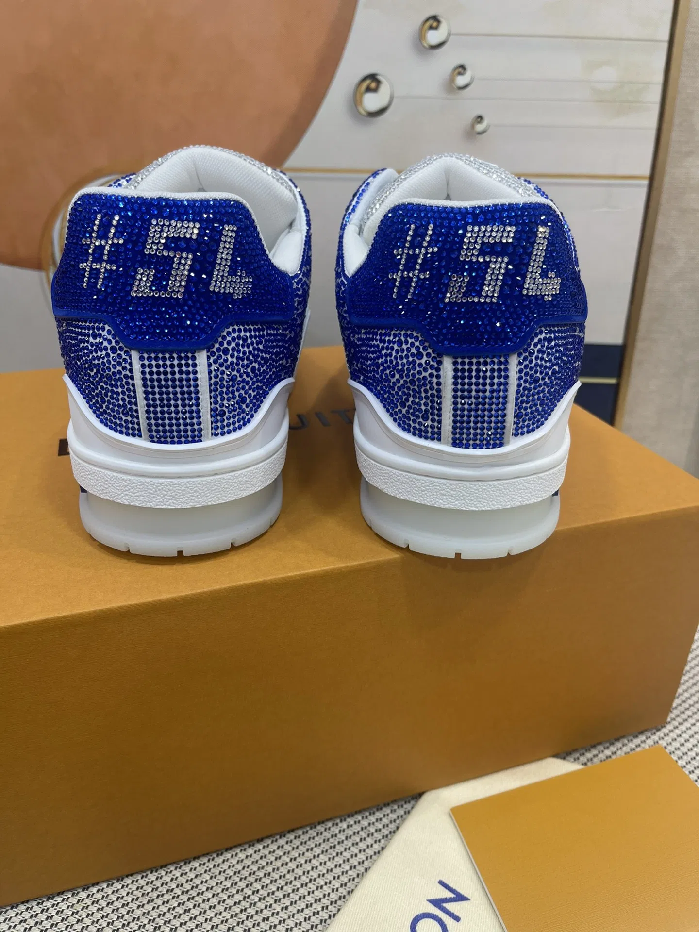LV 27FW QVUSQNN 228 스니커즈 6
