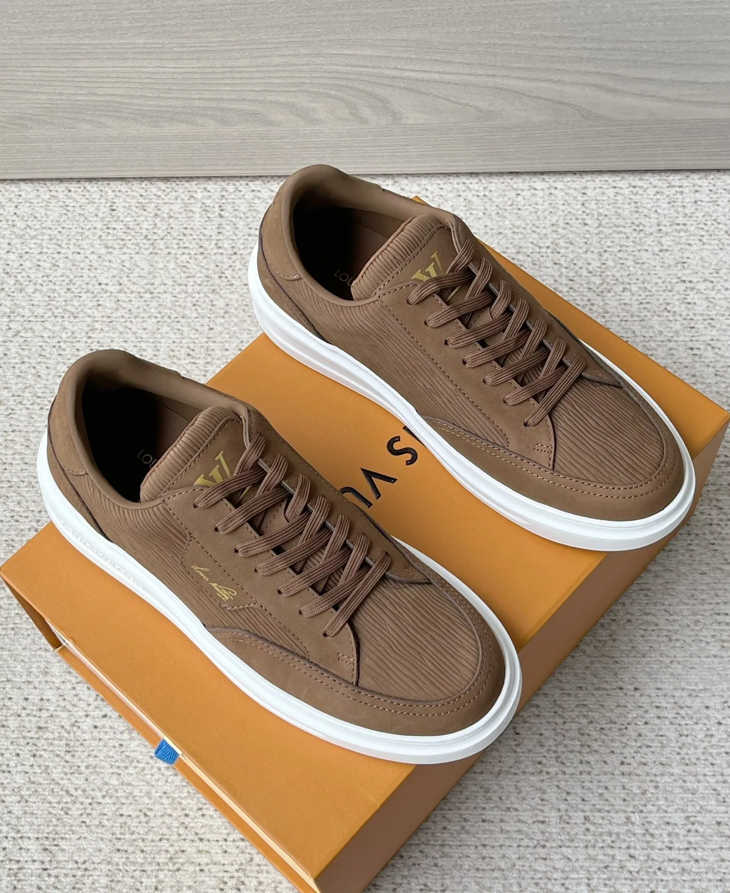 LV 27FW QVUSQNN 233 스니커즈 3