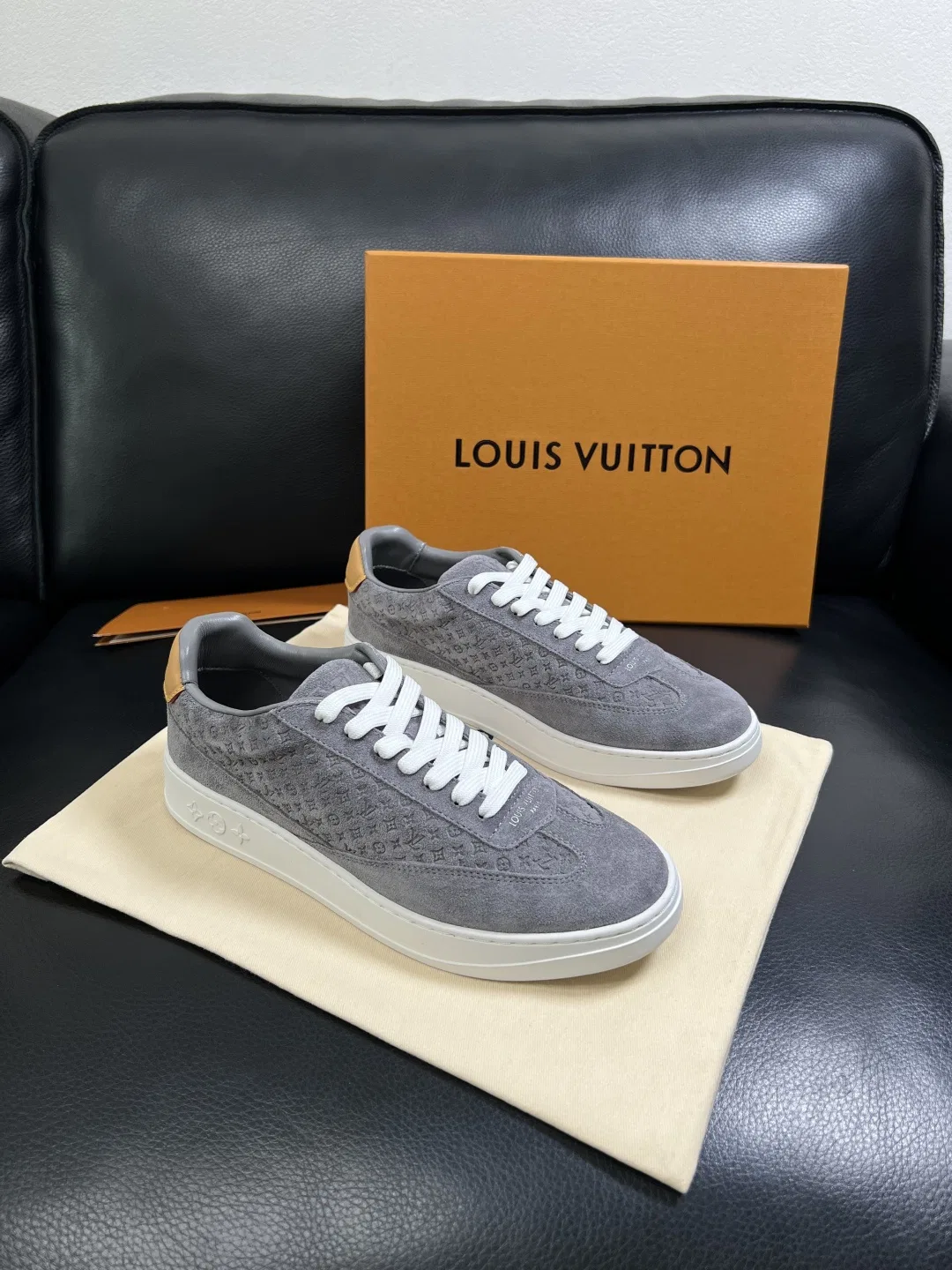 LV 27FW QVUSQNN 239 스니커즈