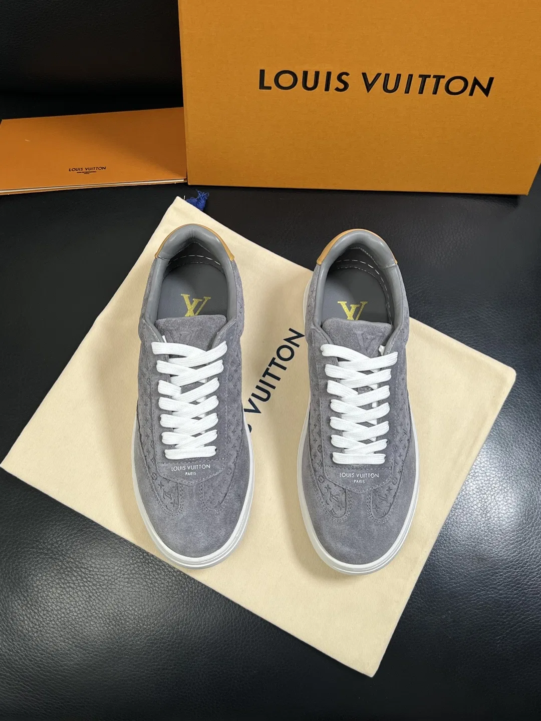 LV 27FW QVUSQNN 239 스니커즈 3