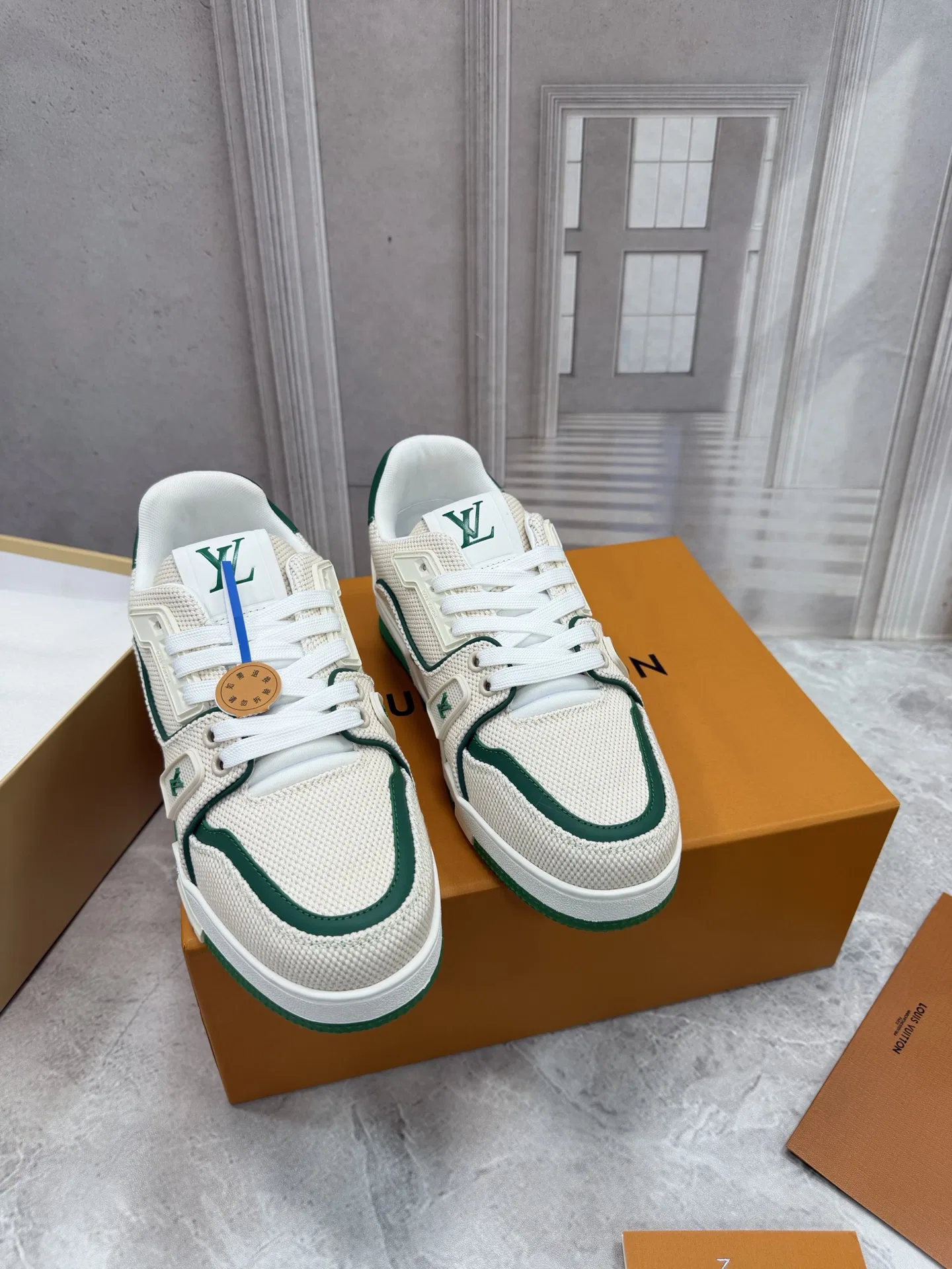 LV 27FW QVUSQNN 267 스니커즈