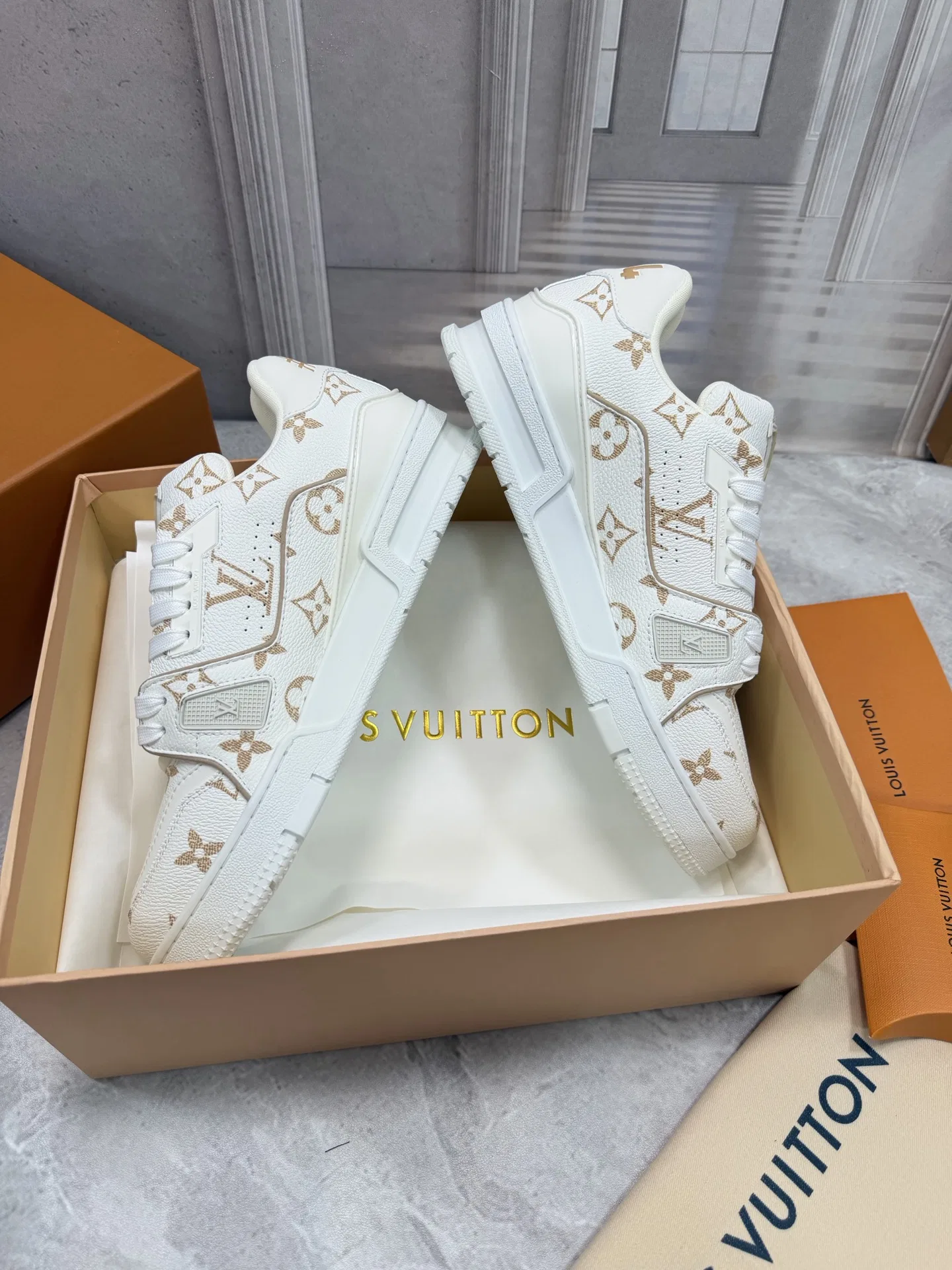 LV 27FW QVUSQNN 268 스니커즈 4