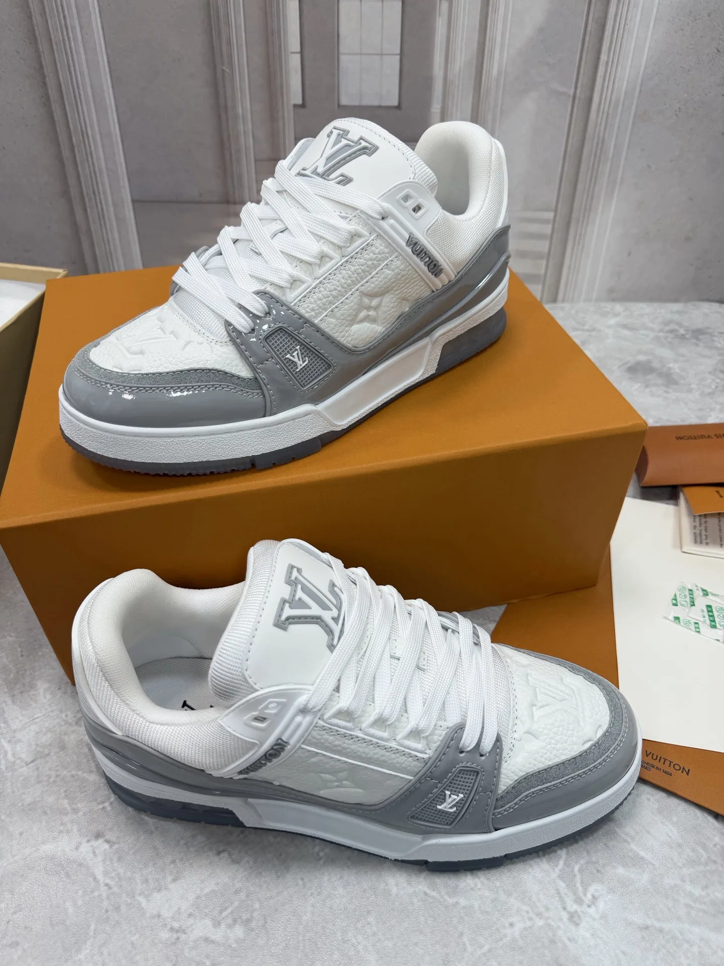 LV 27FW QVUSQNN 270 스니커즈 6