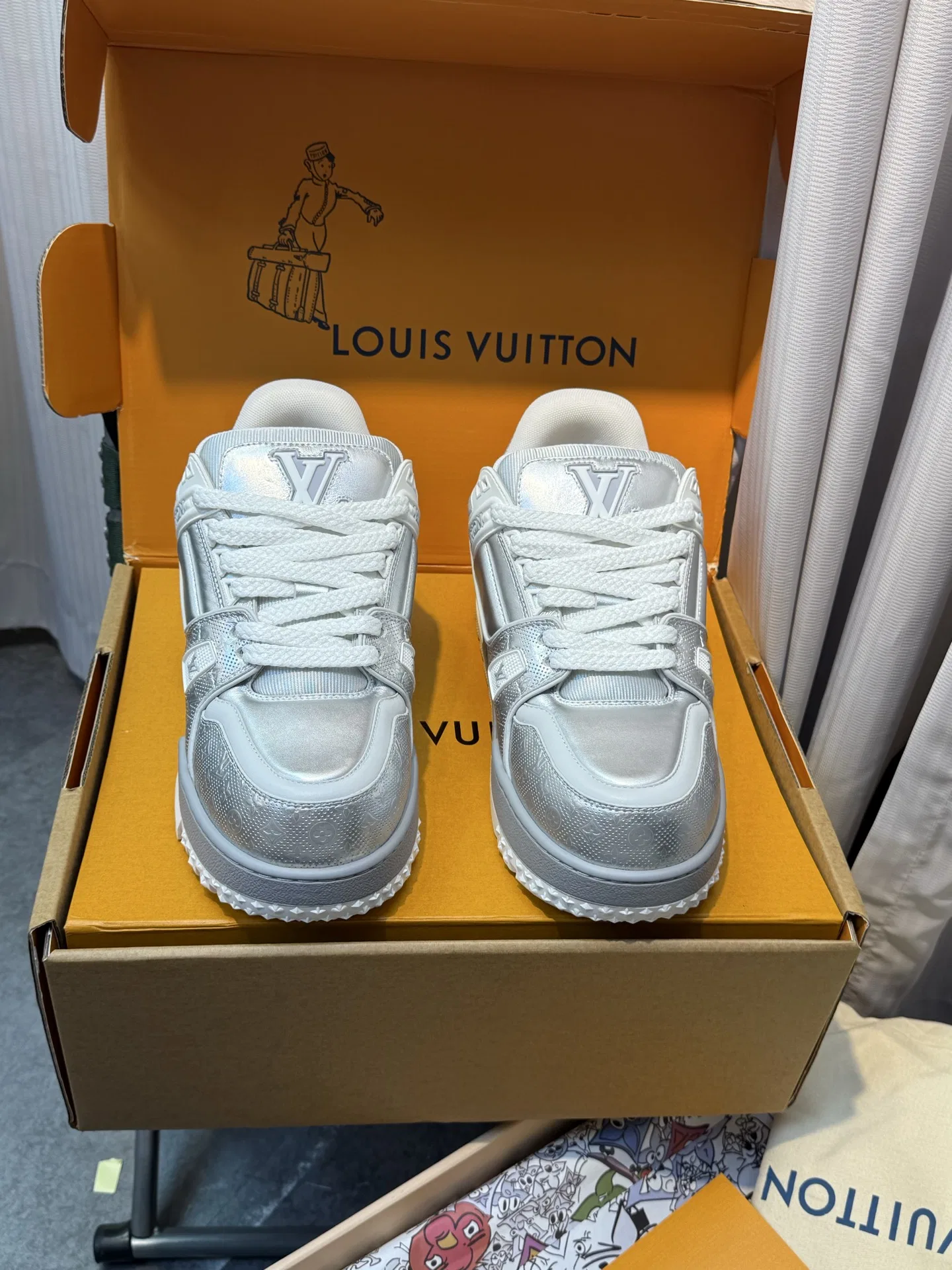 LV 27FW VBYCQID 001 스니커즈 5