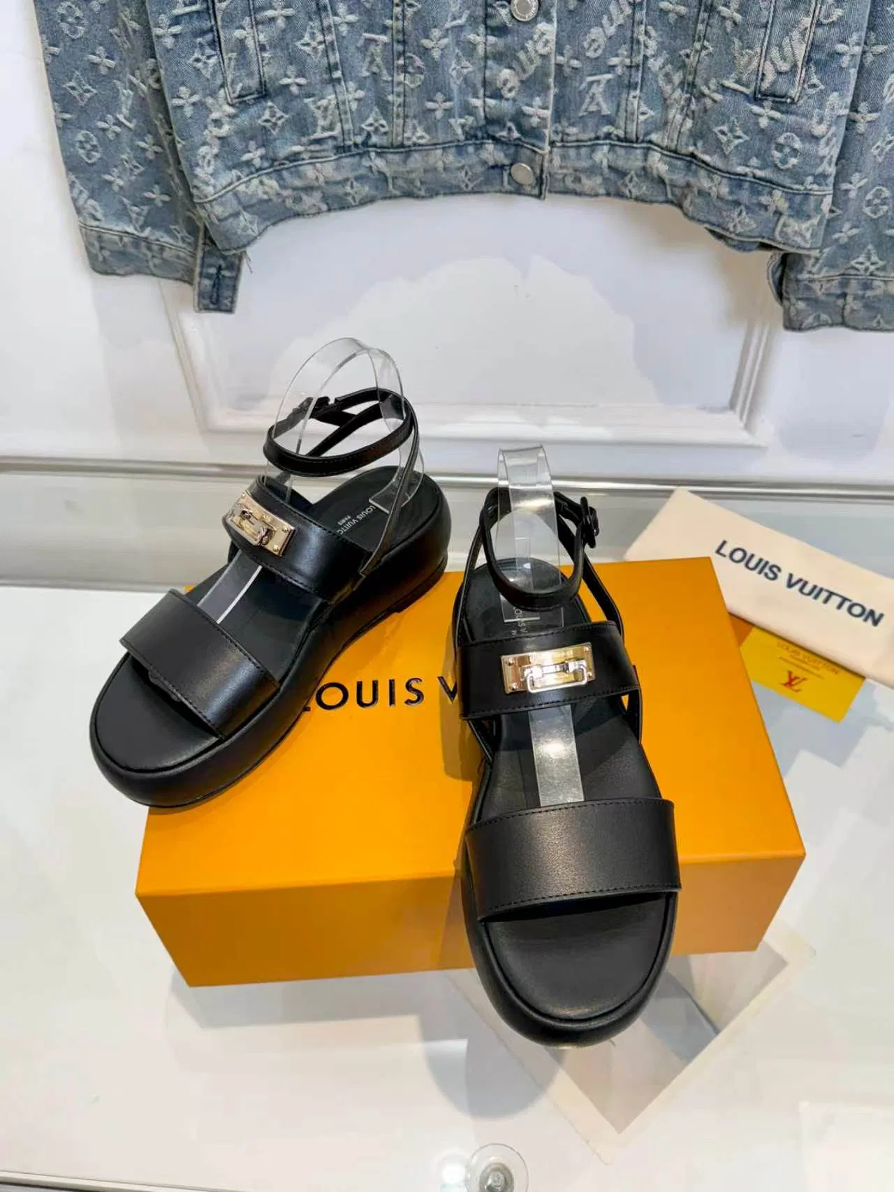 LV 27FW VBYCQID 002 샌들