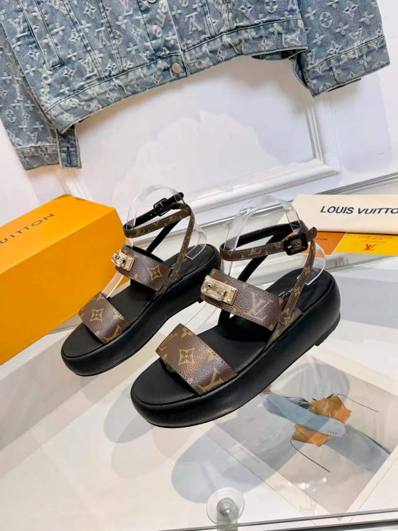 LV 27FW VBYCQID 004 샌들