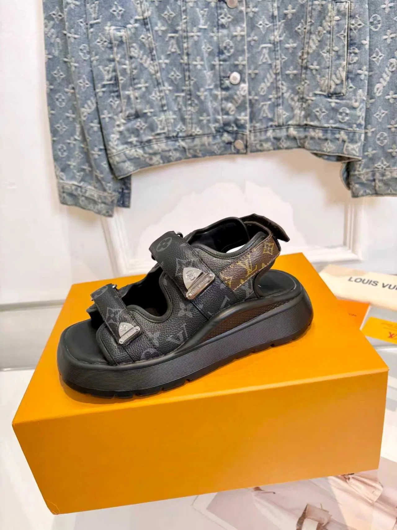 LV 27FW VBYCQID 005 샌들 3