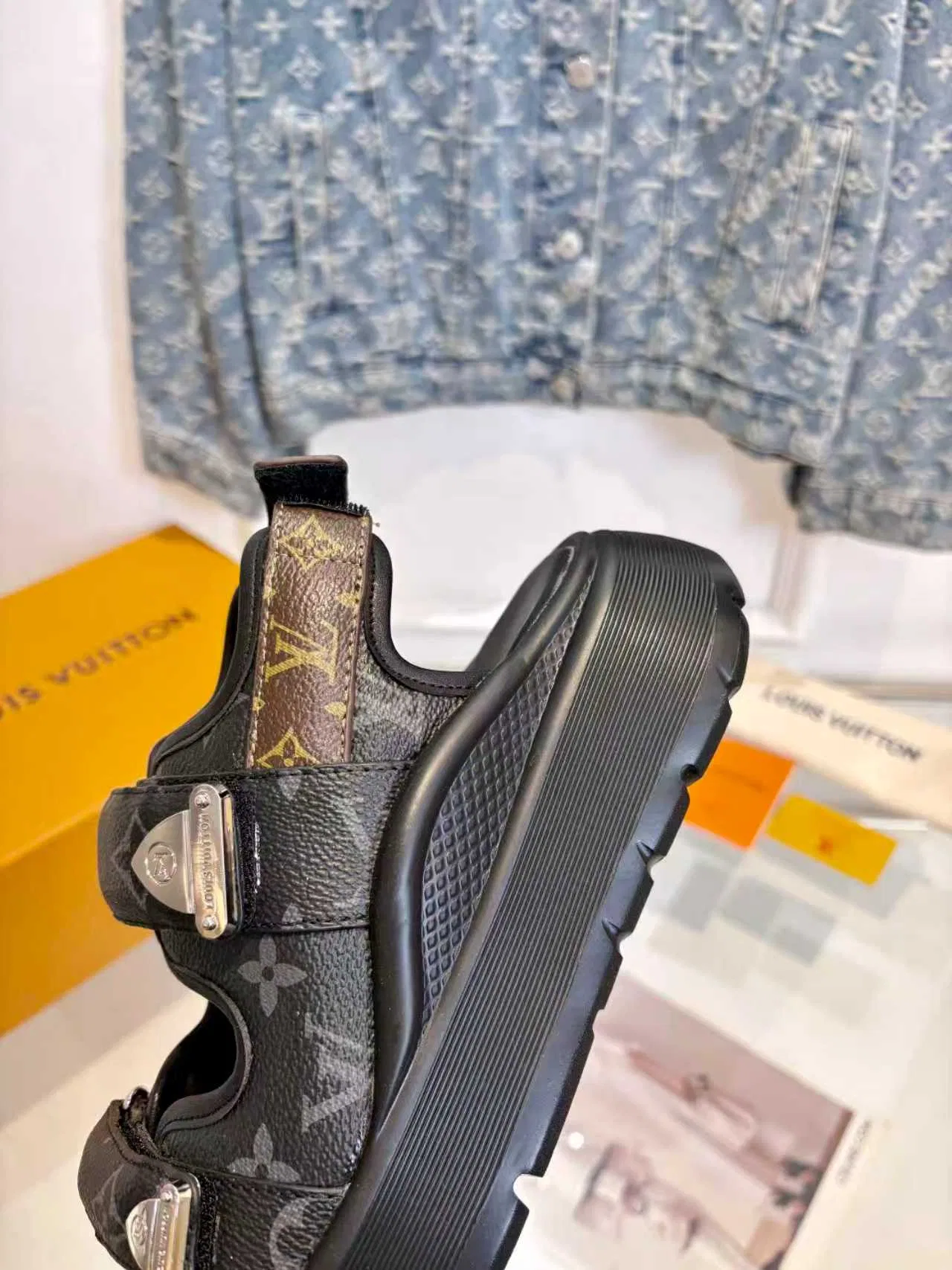 LV 27FW VBYCQID 005 샌들 6