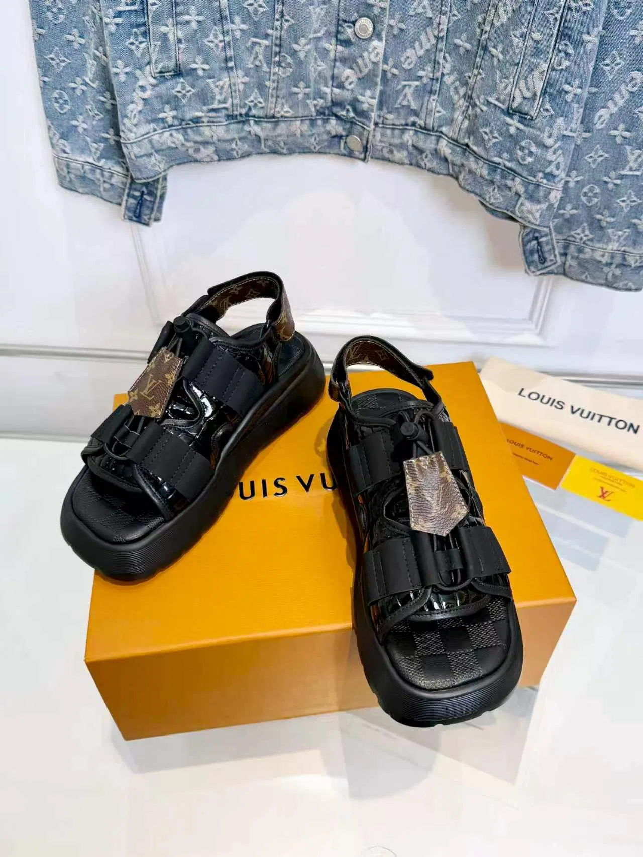 LV 27FW VBYCQID 006 샌들