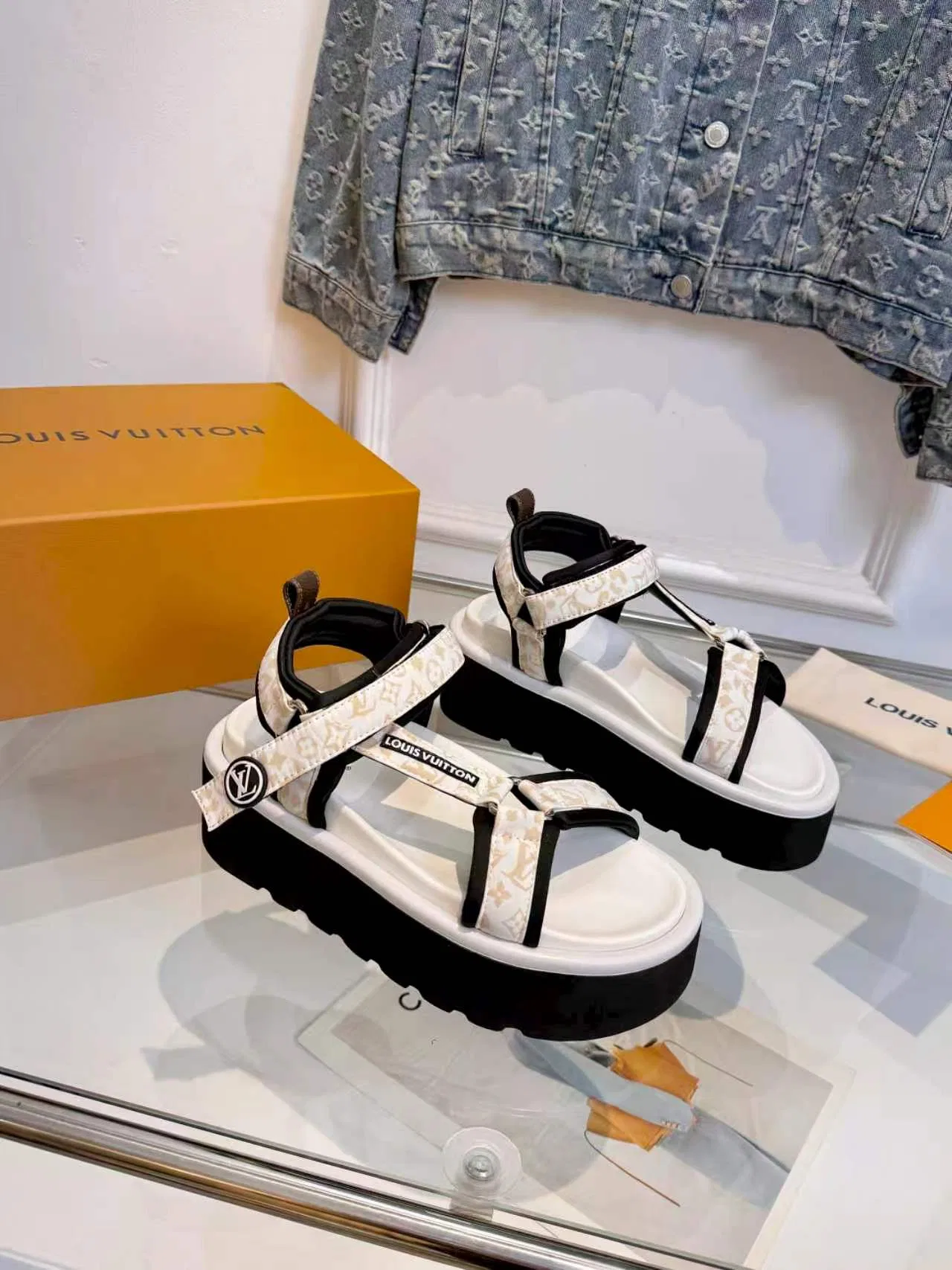 LV 27FW VBYCQID 007 샌들
