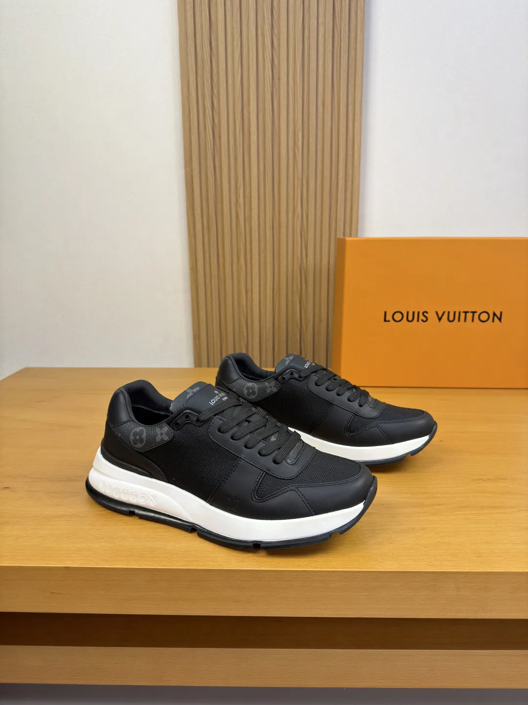 LV 27FW WBOJRAP 026 운동화