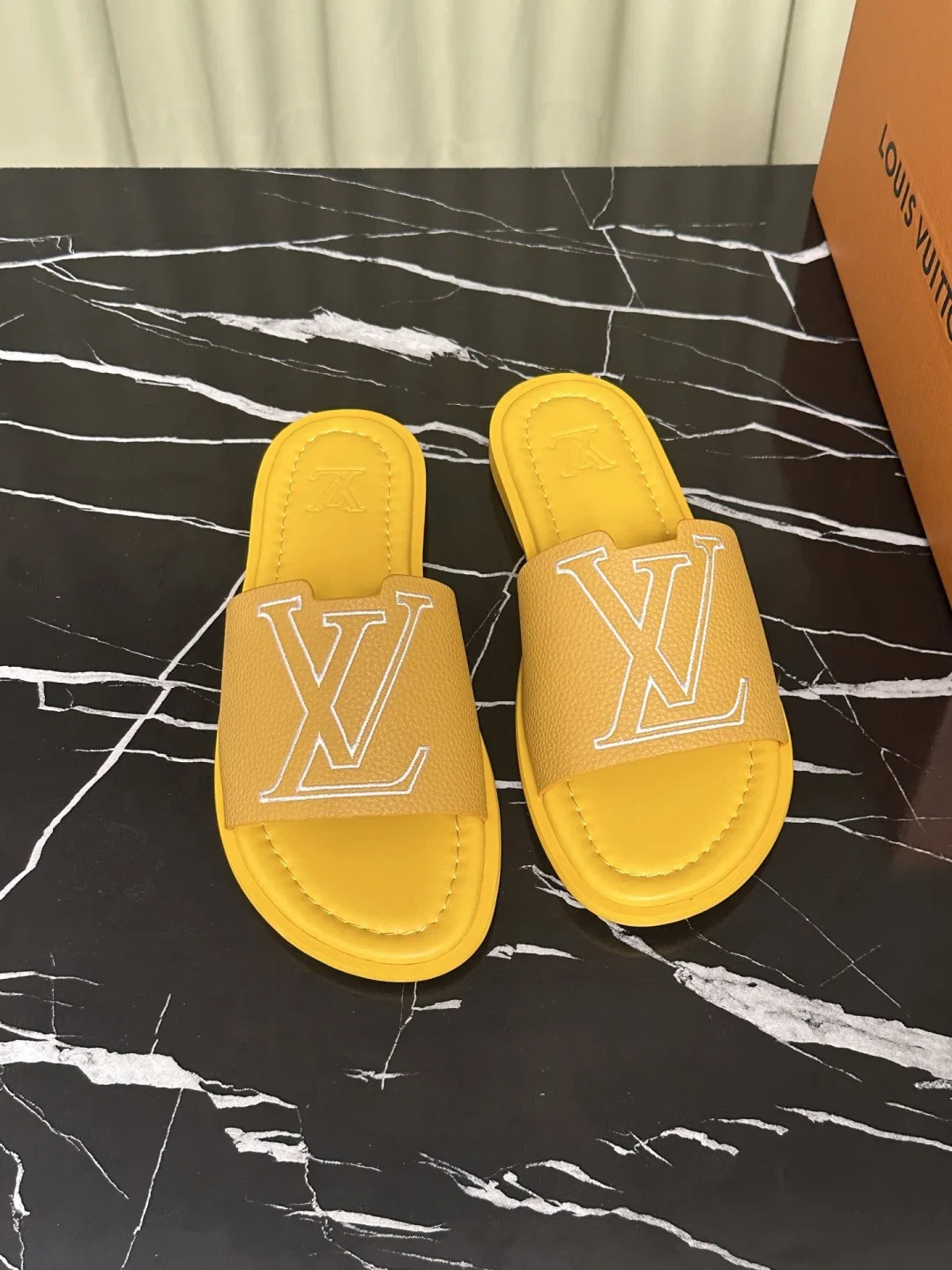 LV 27FW WBOJRAP 040 슬리퍼 4