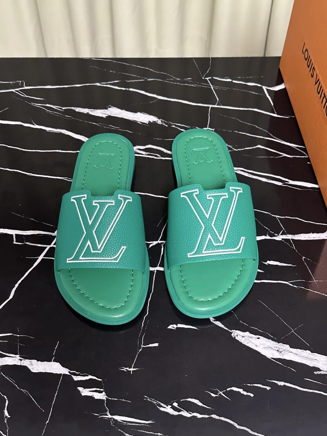 LV 27FW WBOJRAP 040 슬리퍼 5