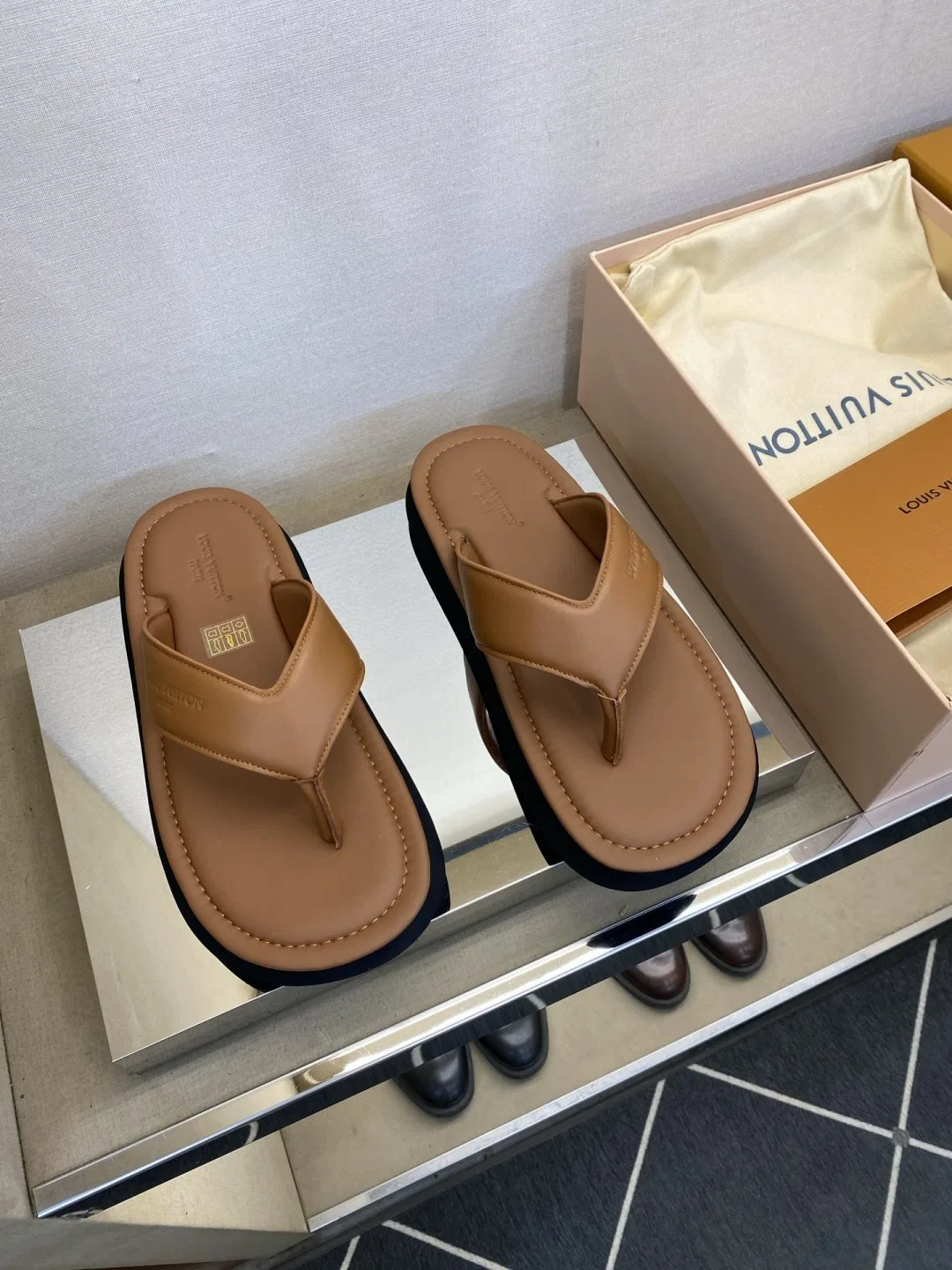 LV 27FW WBOJRAP 053 쪼리 5