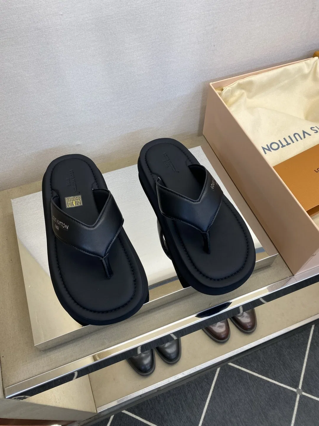 LV 27FW WBOJRAP 053 쪼리 6