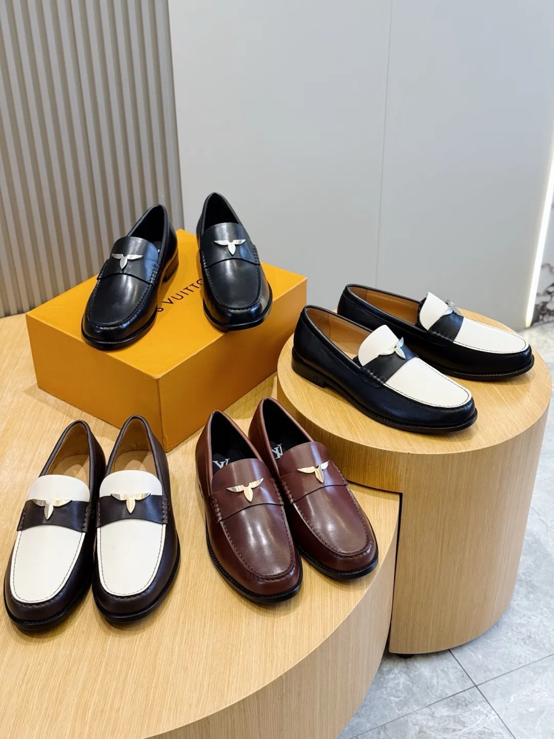 LV 27FW WBOJRAP 056 로퍼
