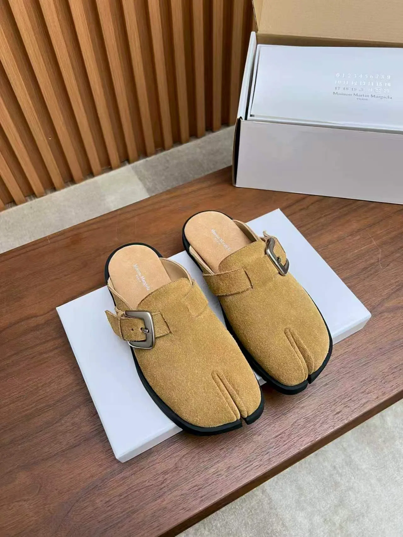 MARAGIELA 27FW CMAAZVJ 001 로퍼