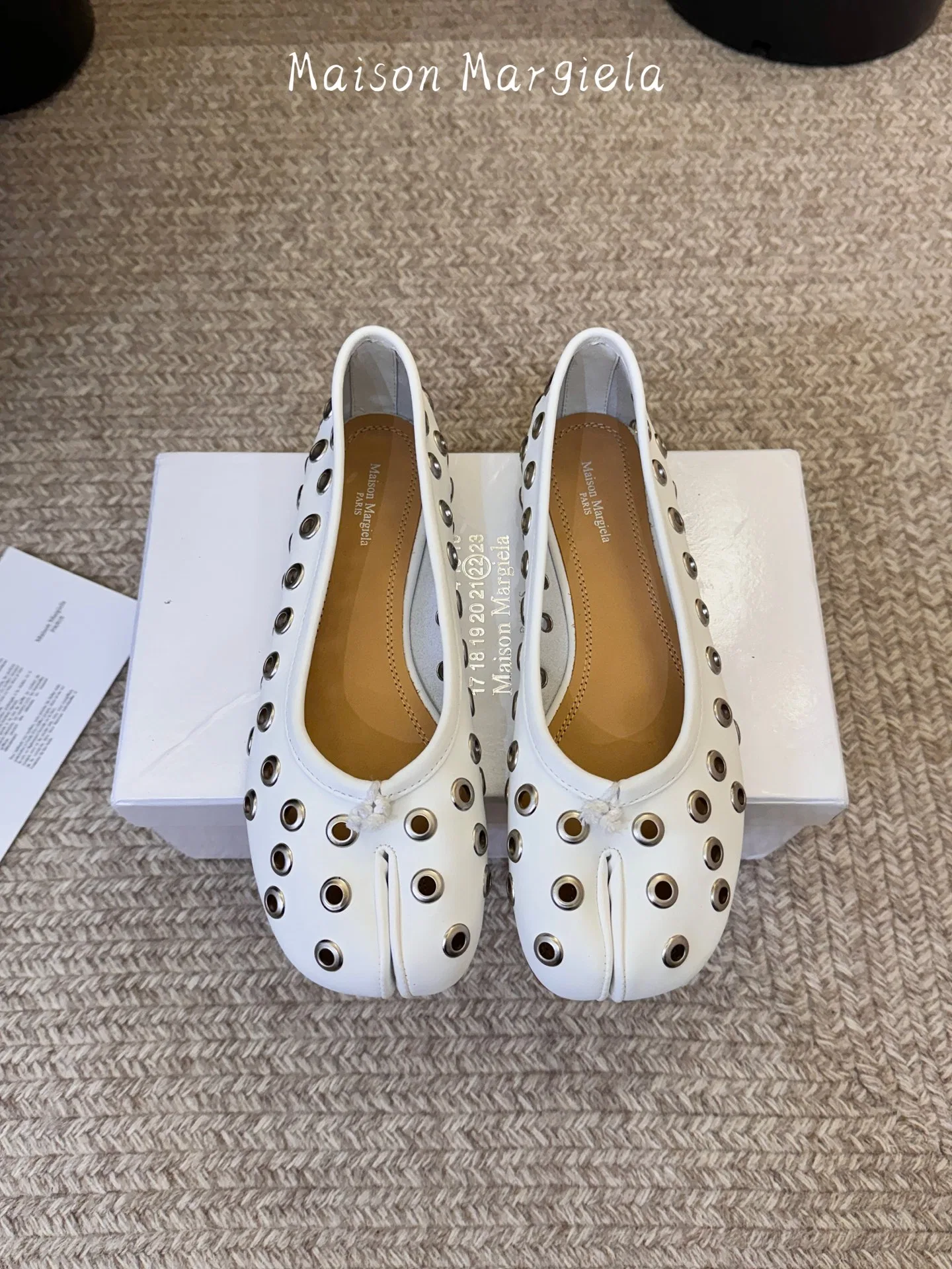 MARAGIELA 27FW CMAAZVJ 002 플랫슈즈