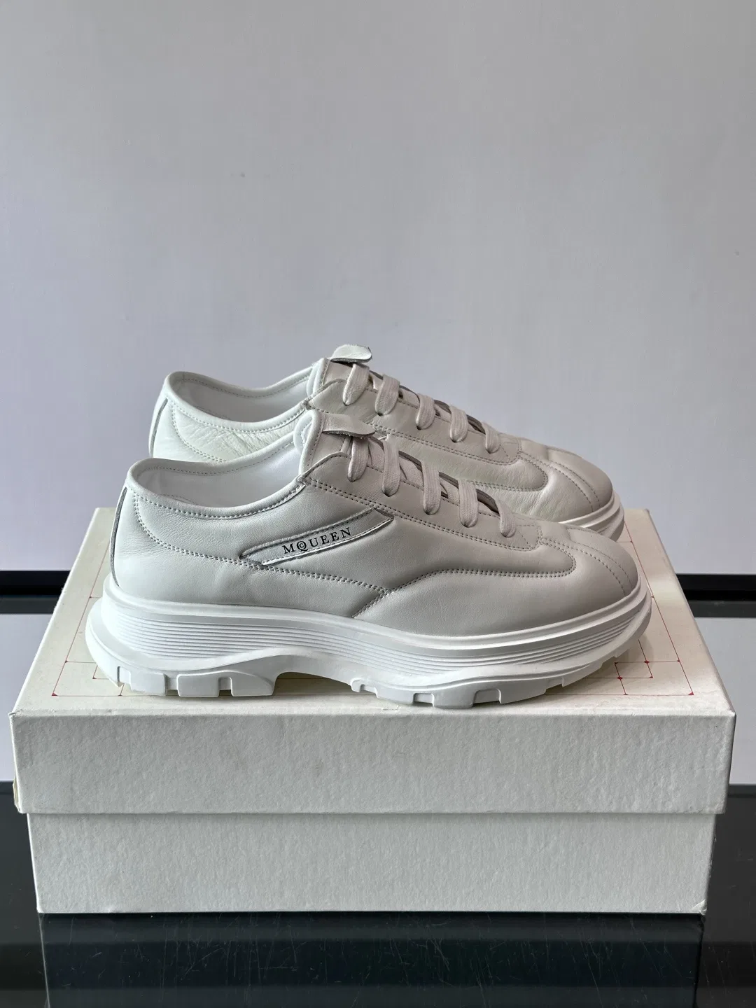 MCQ 27FW HGOQBLE 001 운동화