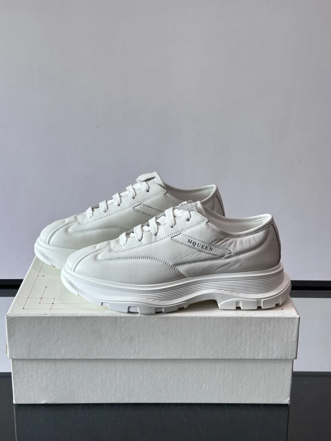 MCQ 27FW HGOQBLE 001 운동화 3