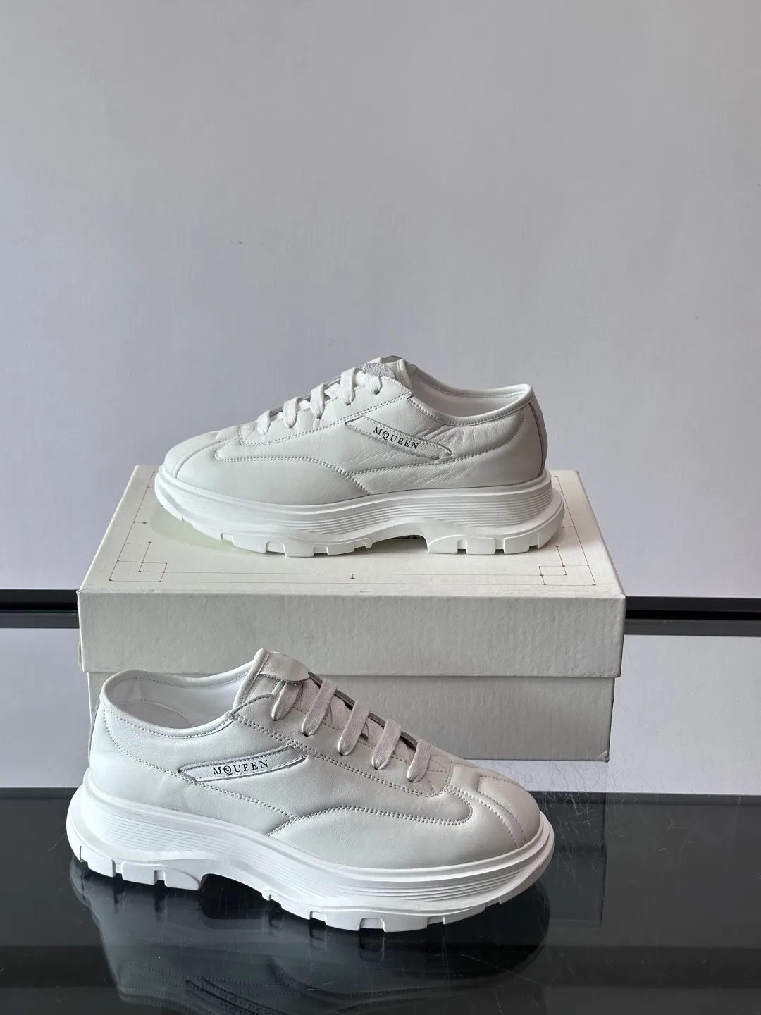 MCQ 27FW HGOQBLE 001 운동화 4