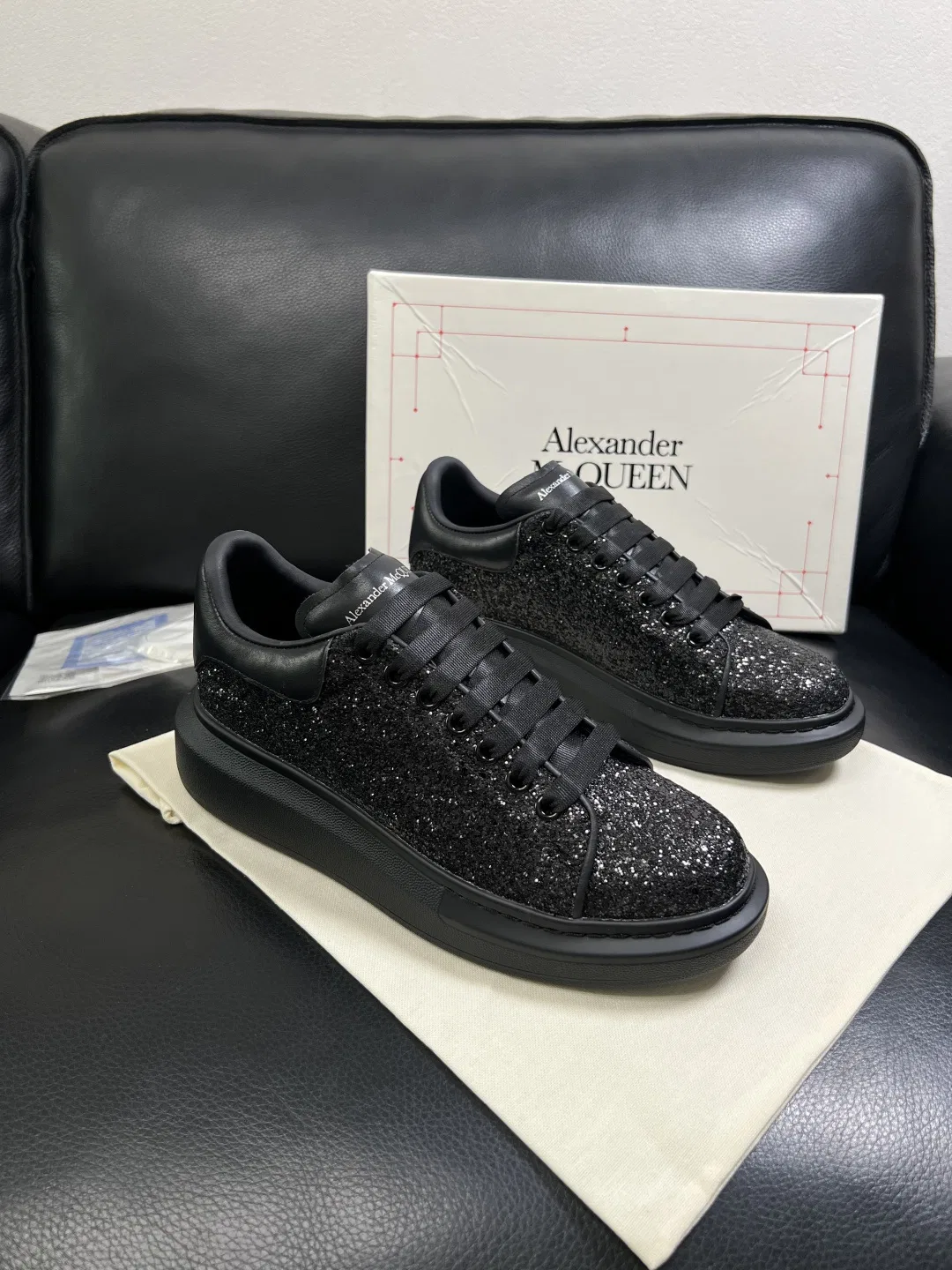 MCQ 27FW IJRWTBT 001 스니커즈