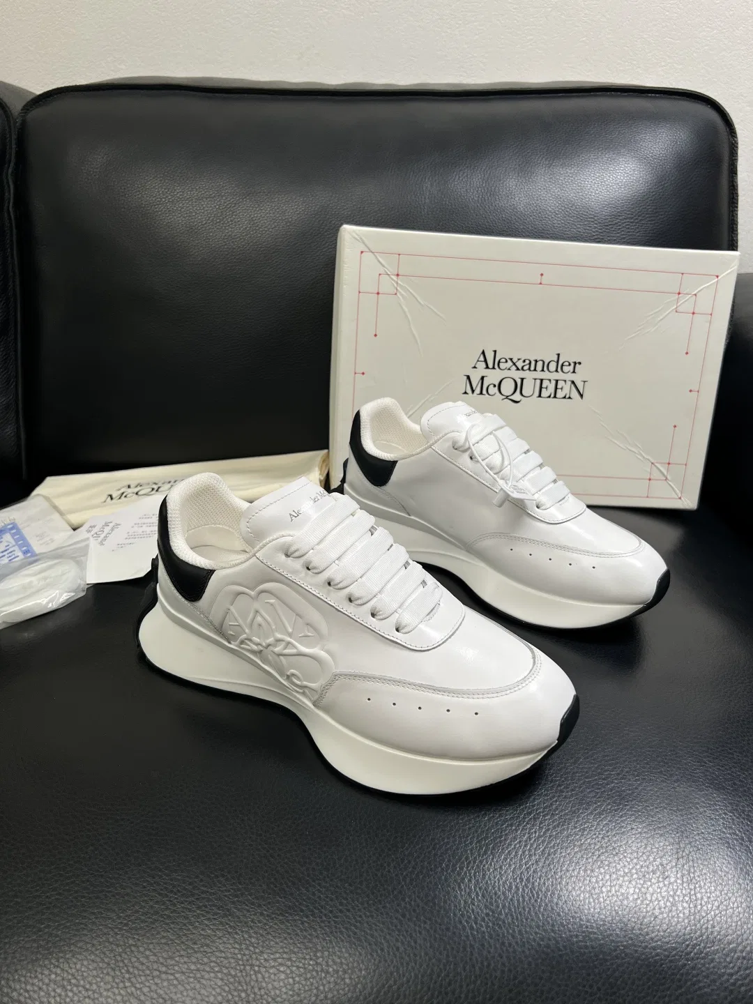 MCQ 27FW IJRWTBT 002 스니커즈
