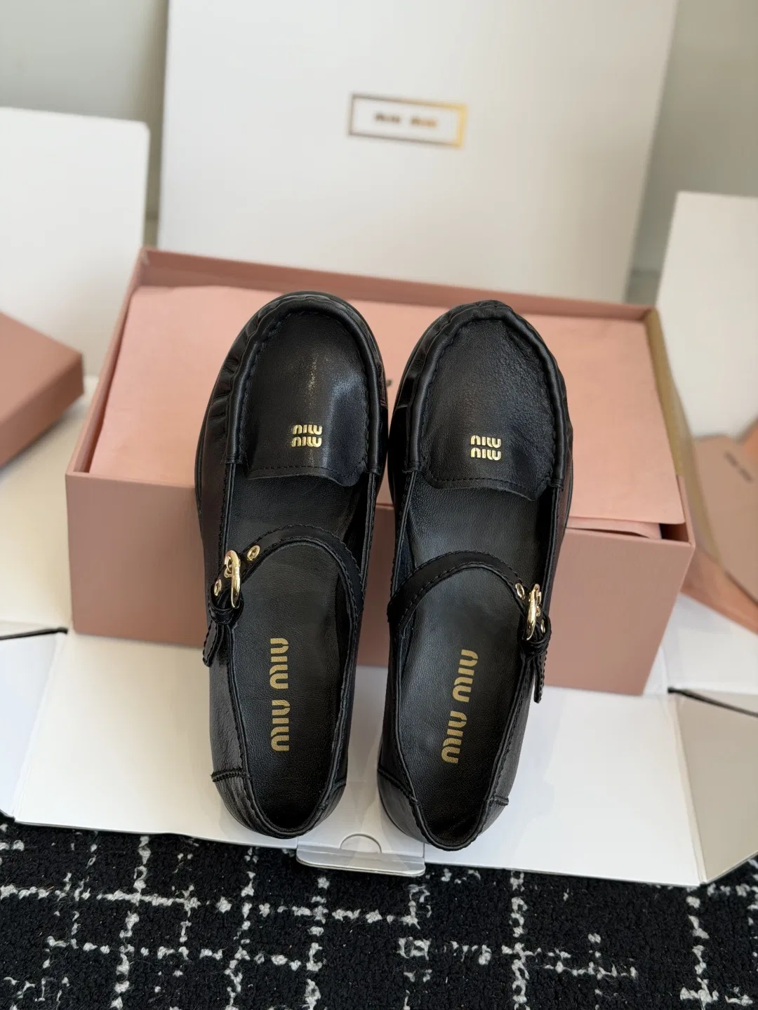 MIU 27FW MMSYKYS 001 샌들 3