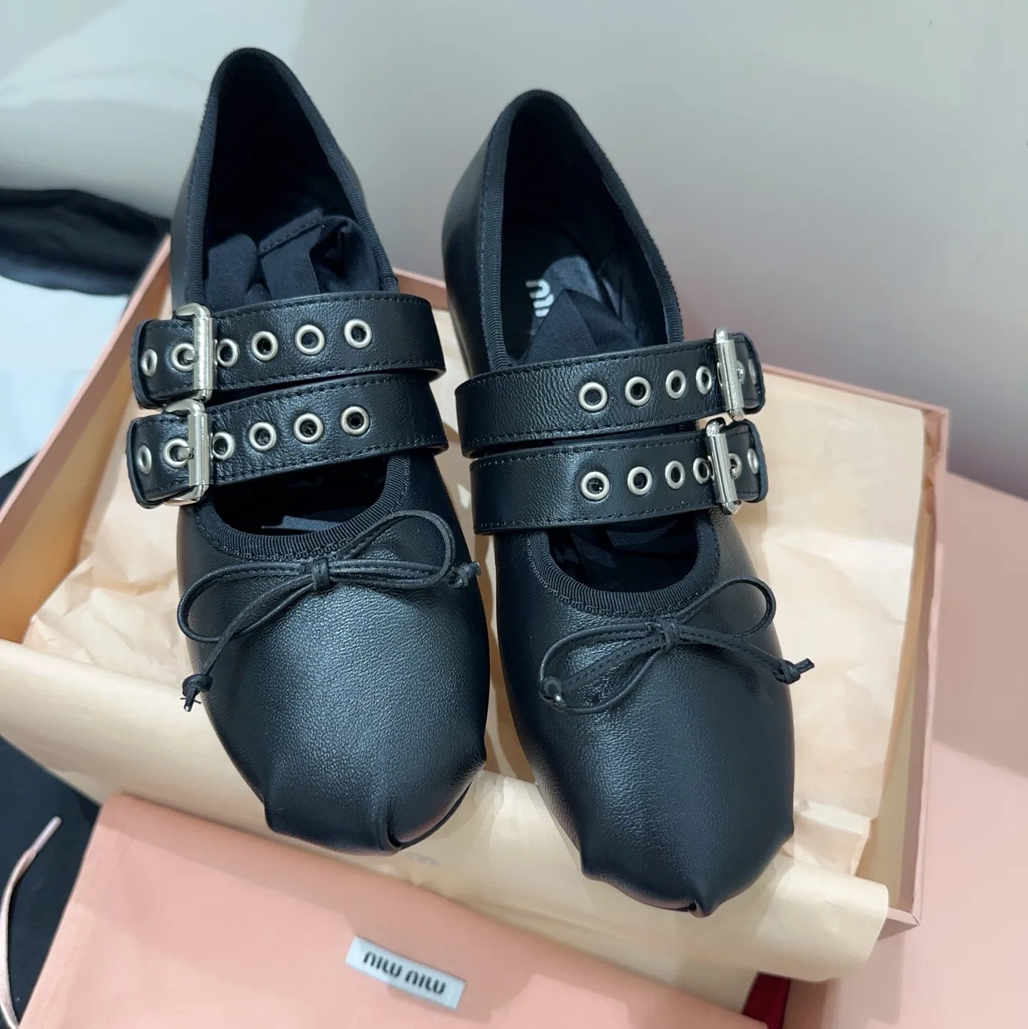 MIU 27FW OMDCLSE 001 플랫슈즈 3