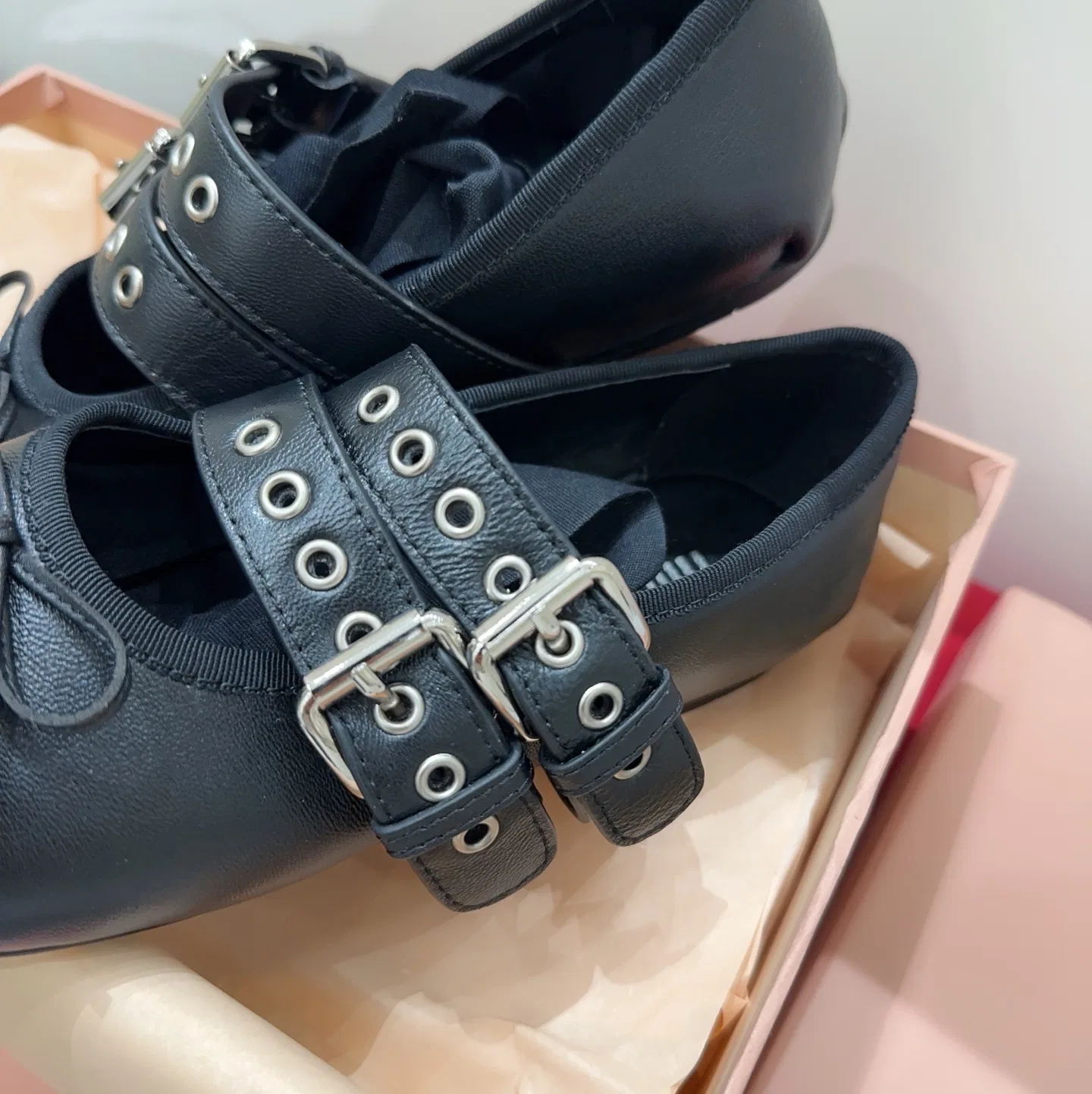 MIU 27FW OMDCLSE 001 플랫슈즈 5