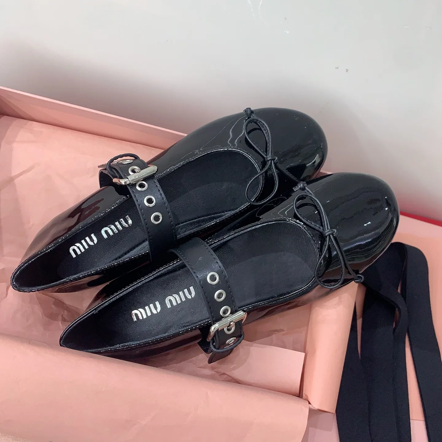 MIU 27FW OMDCLSE 002 플랫슈즈 3