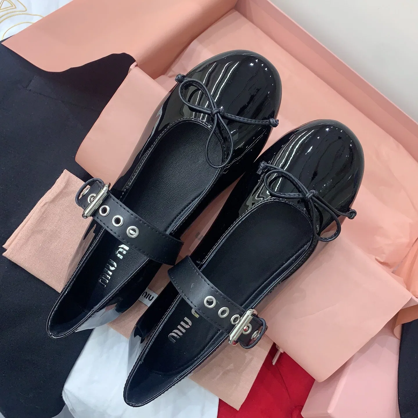MIU 27FW OMDCLSE 002 플랫슈즈 5