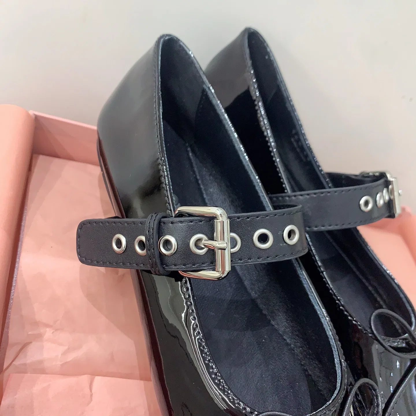 MIU 27FW OMDCLSE 002 플랫슈즈 6