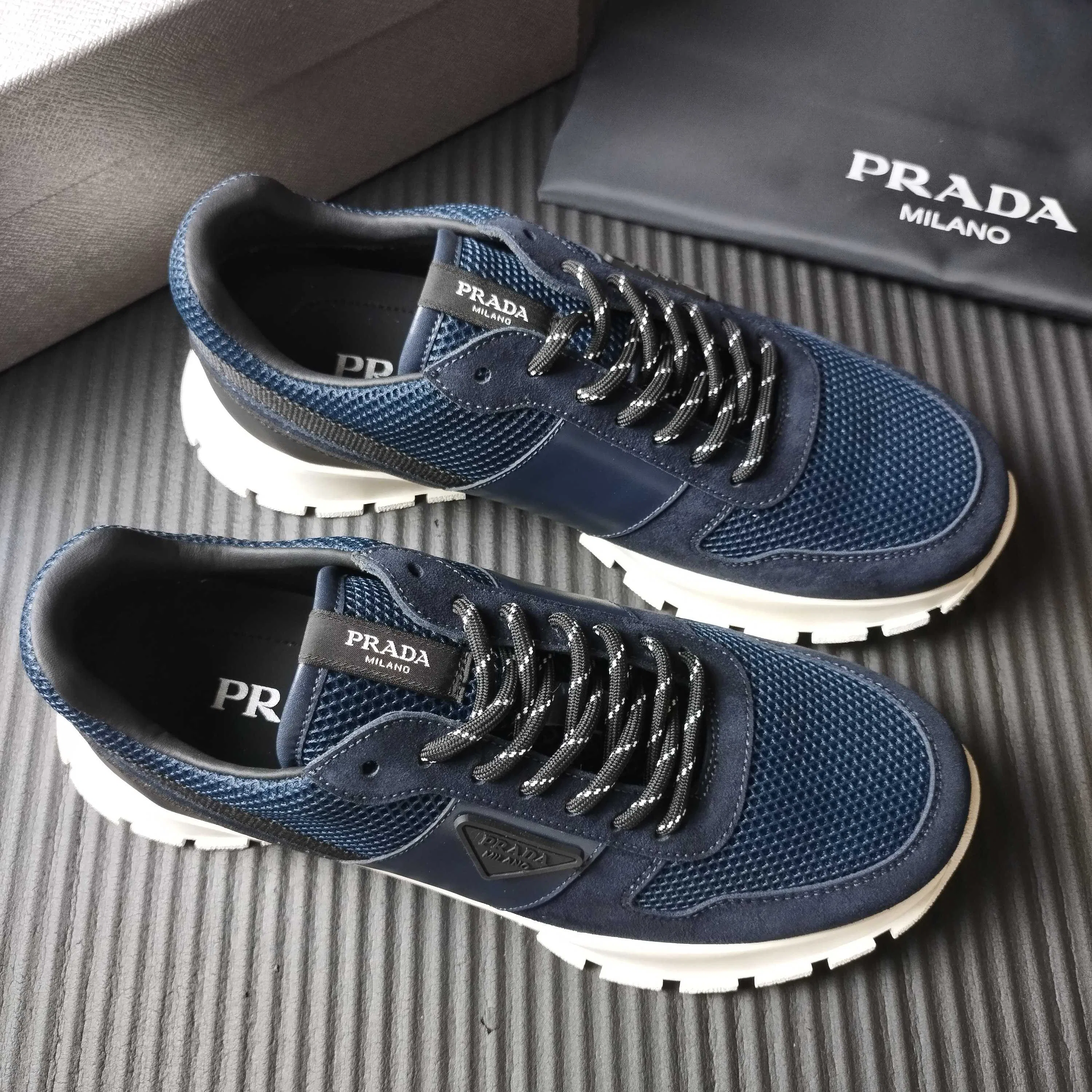 PRA 27FW AXONQXZ 012 스니커즈