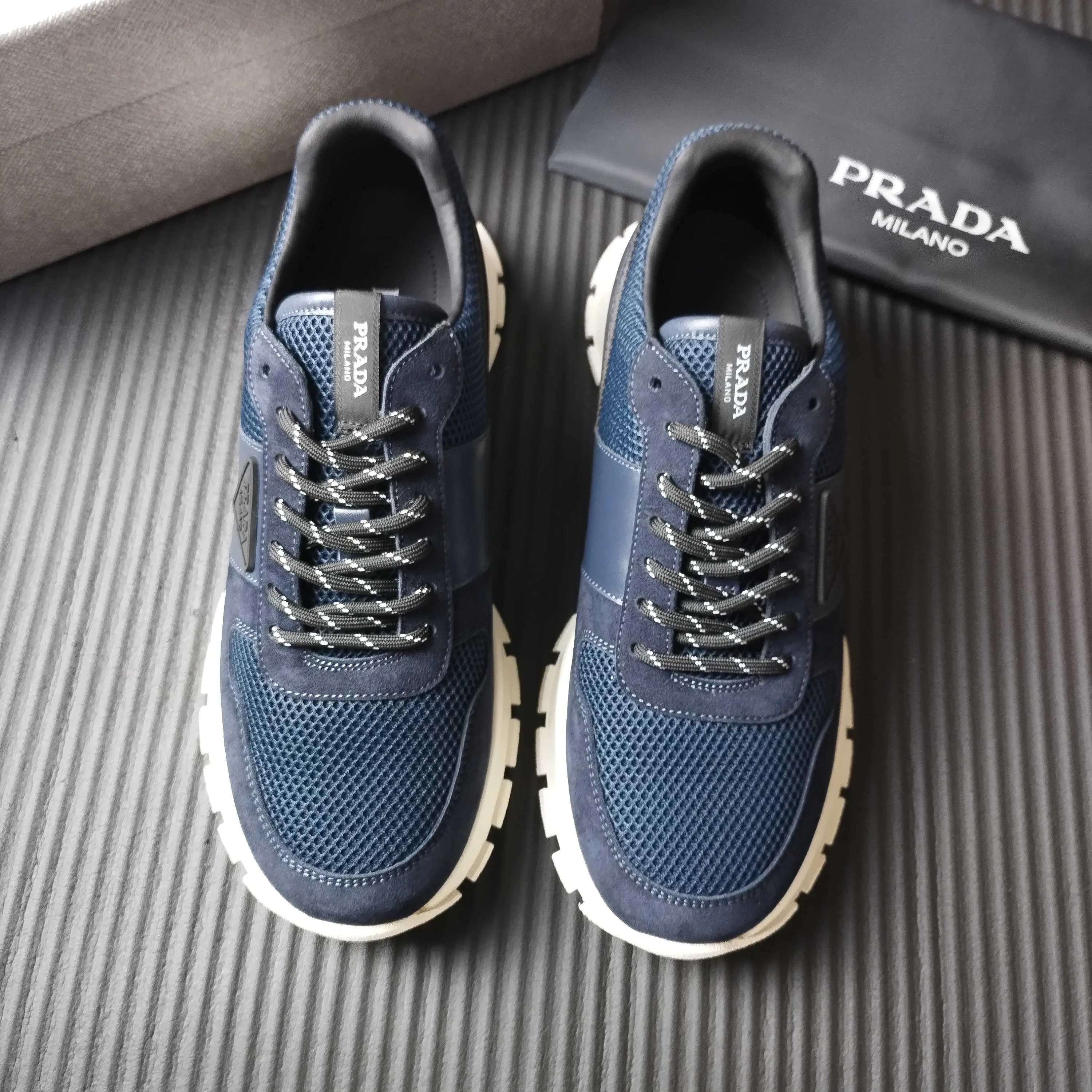 PRA 27FW AXONQXZ 012 스니커즈 3