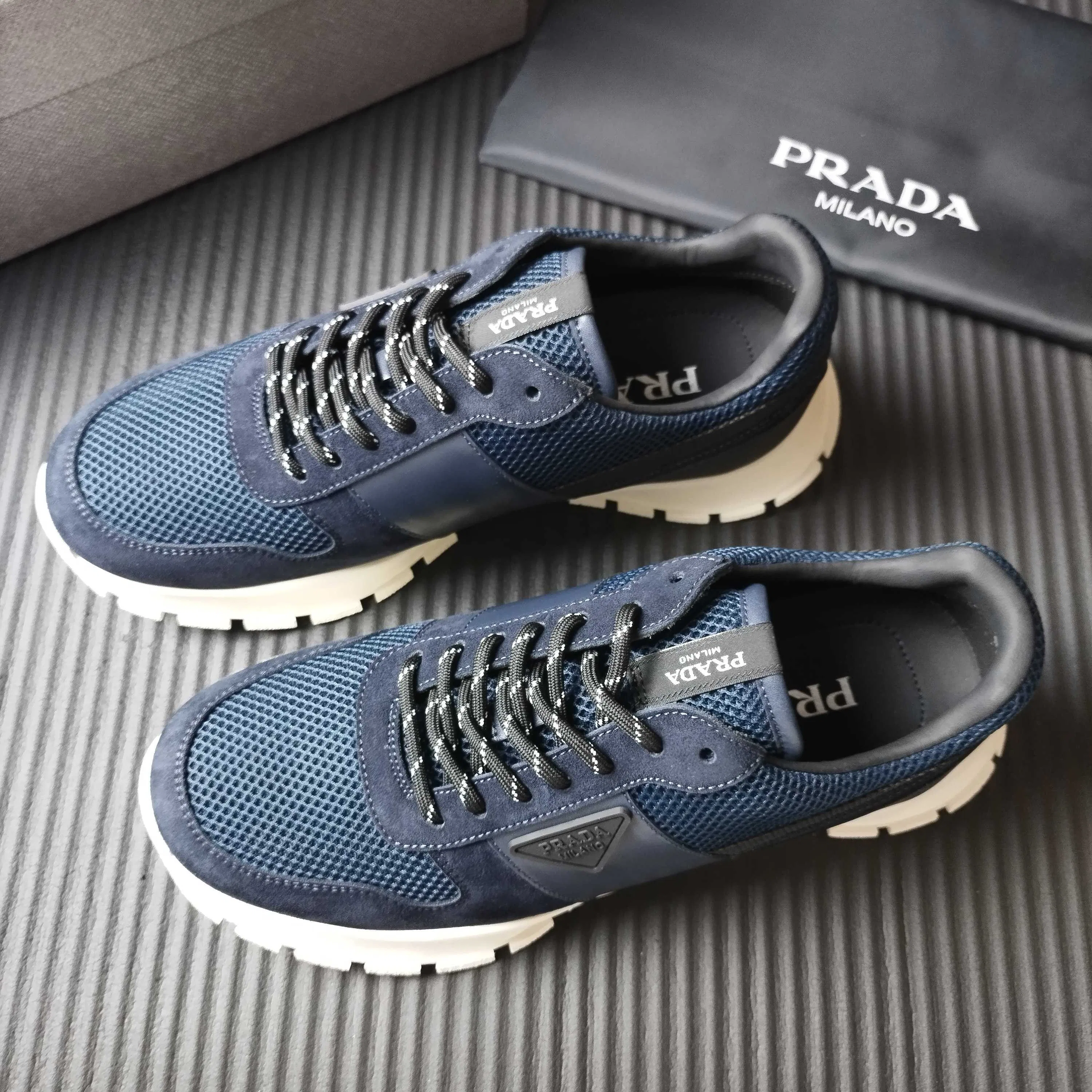PRA 27FW AXONQXZ 012 스니커즈 4