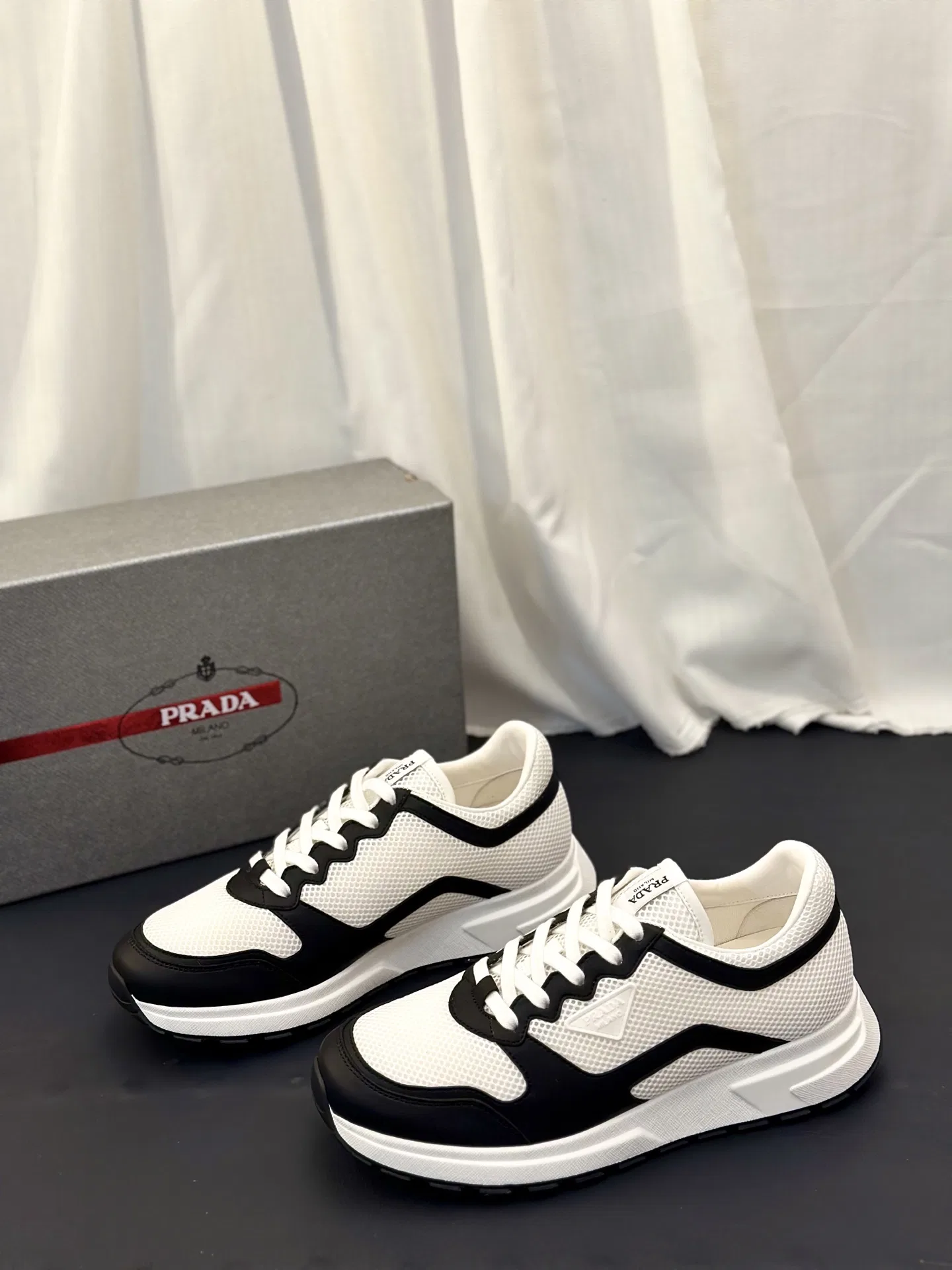 PRA 27FW AXONQXZ 026 스니커즈 3