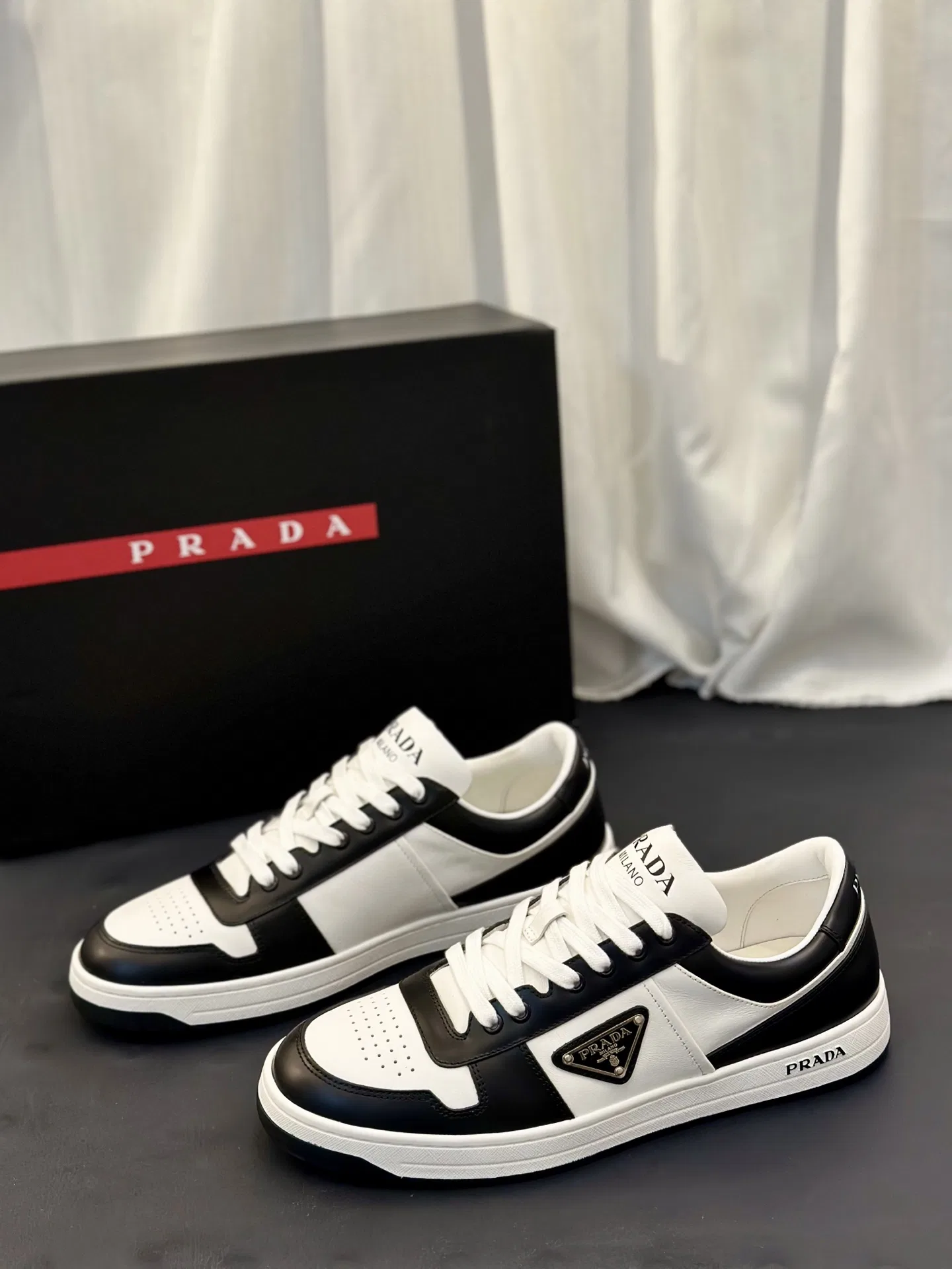 PRA 27FW AXONQXZ 098 스니커즈 3