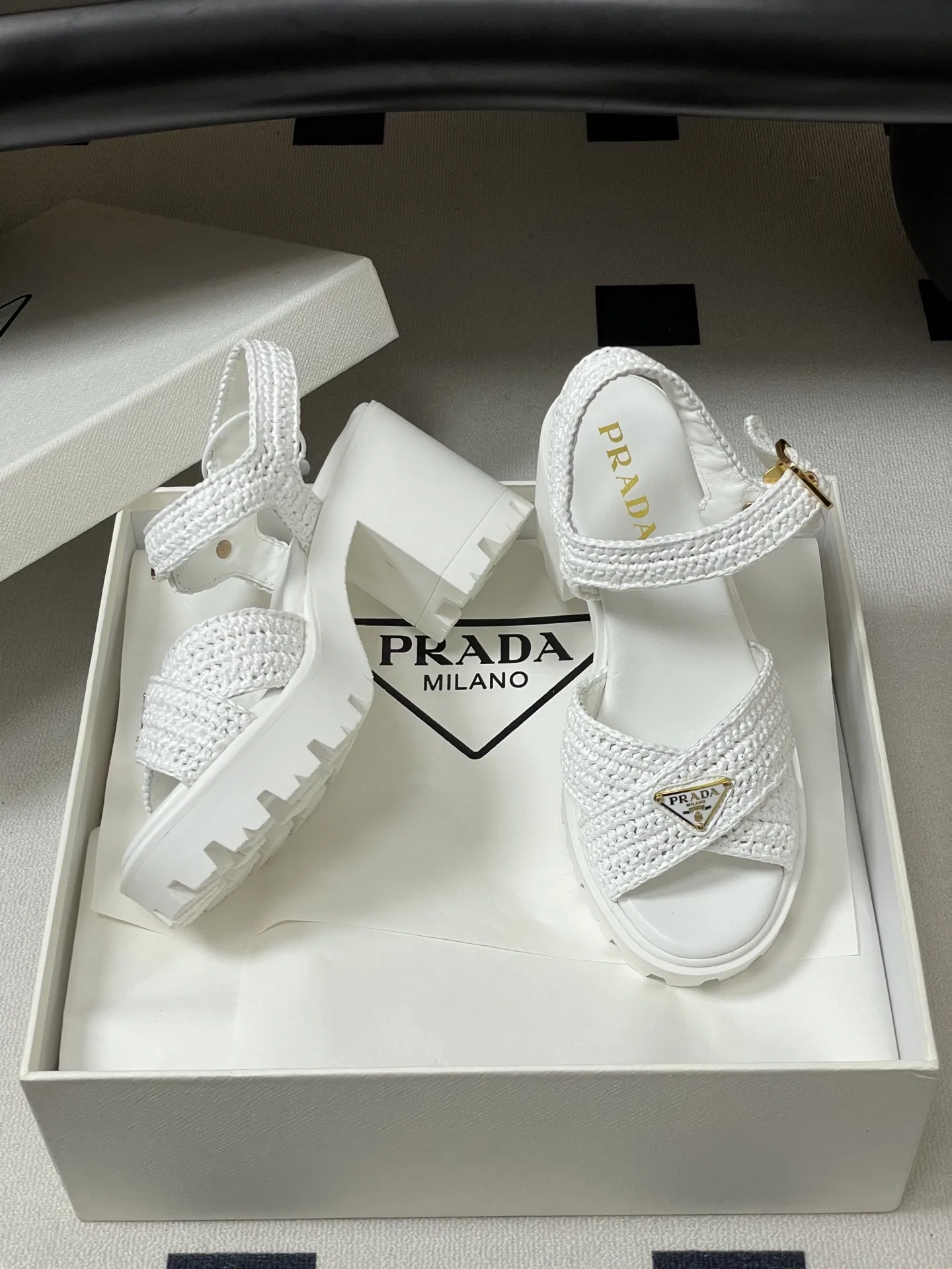 PRA 27FW EJEUHTT 012 샌들 5