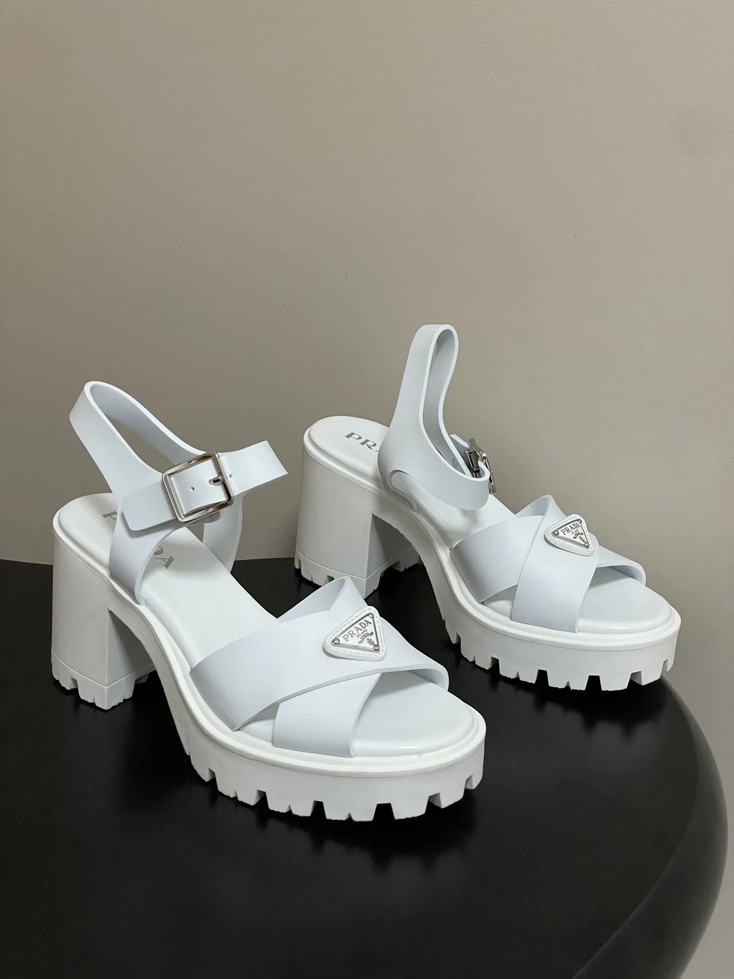 PRA 27FW EJEUHTT 013 샌들