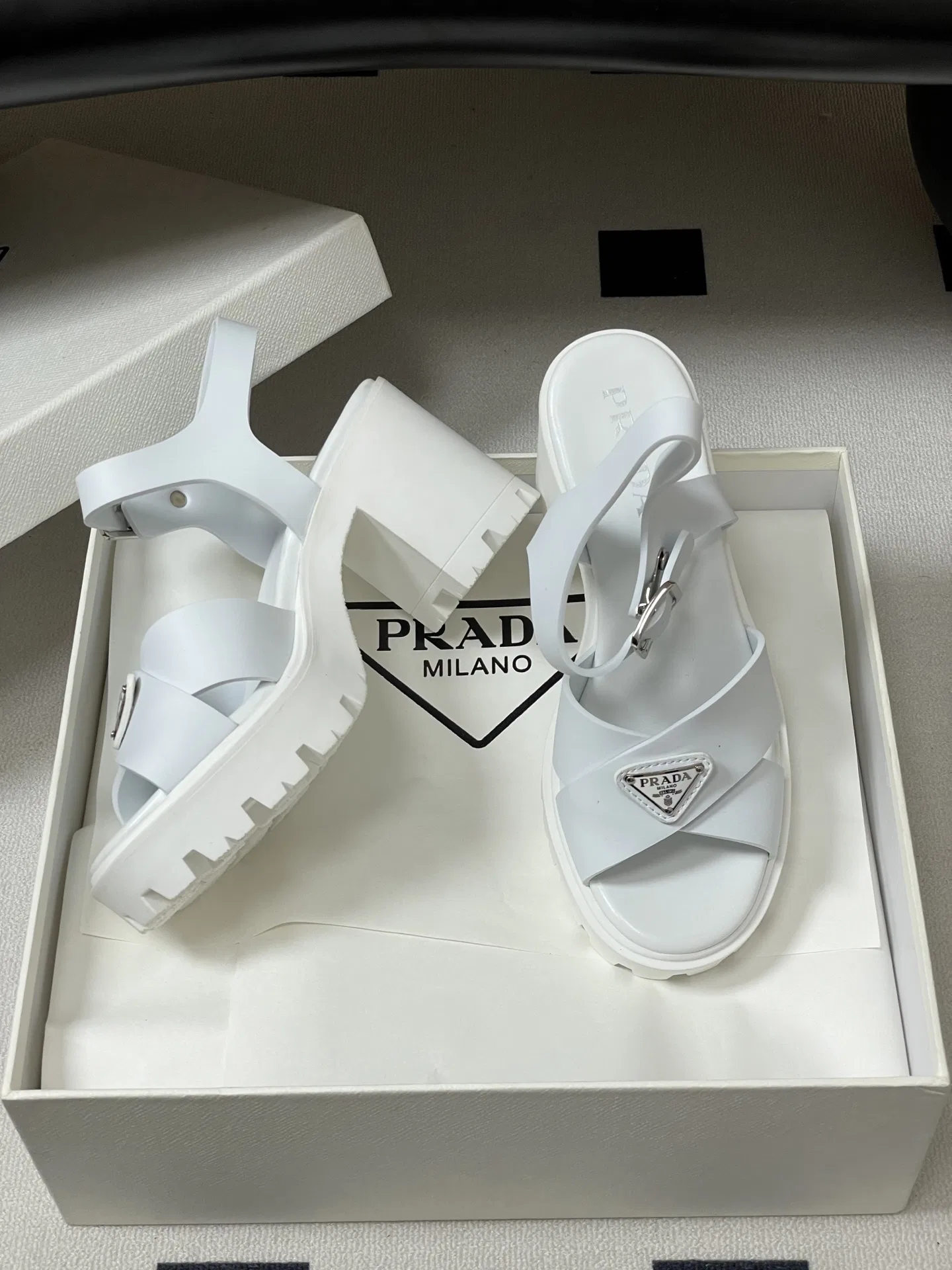 PRA 27FW EJEUHTT 013 샌들 5