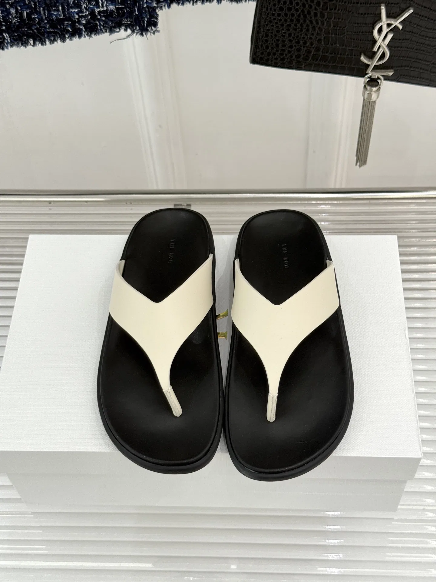 THEROW 27FW UEFHQNF 001 쪼리 4