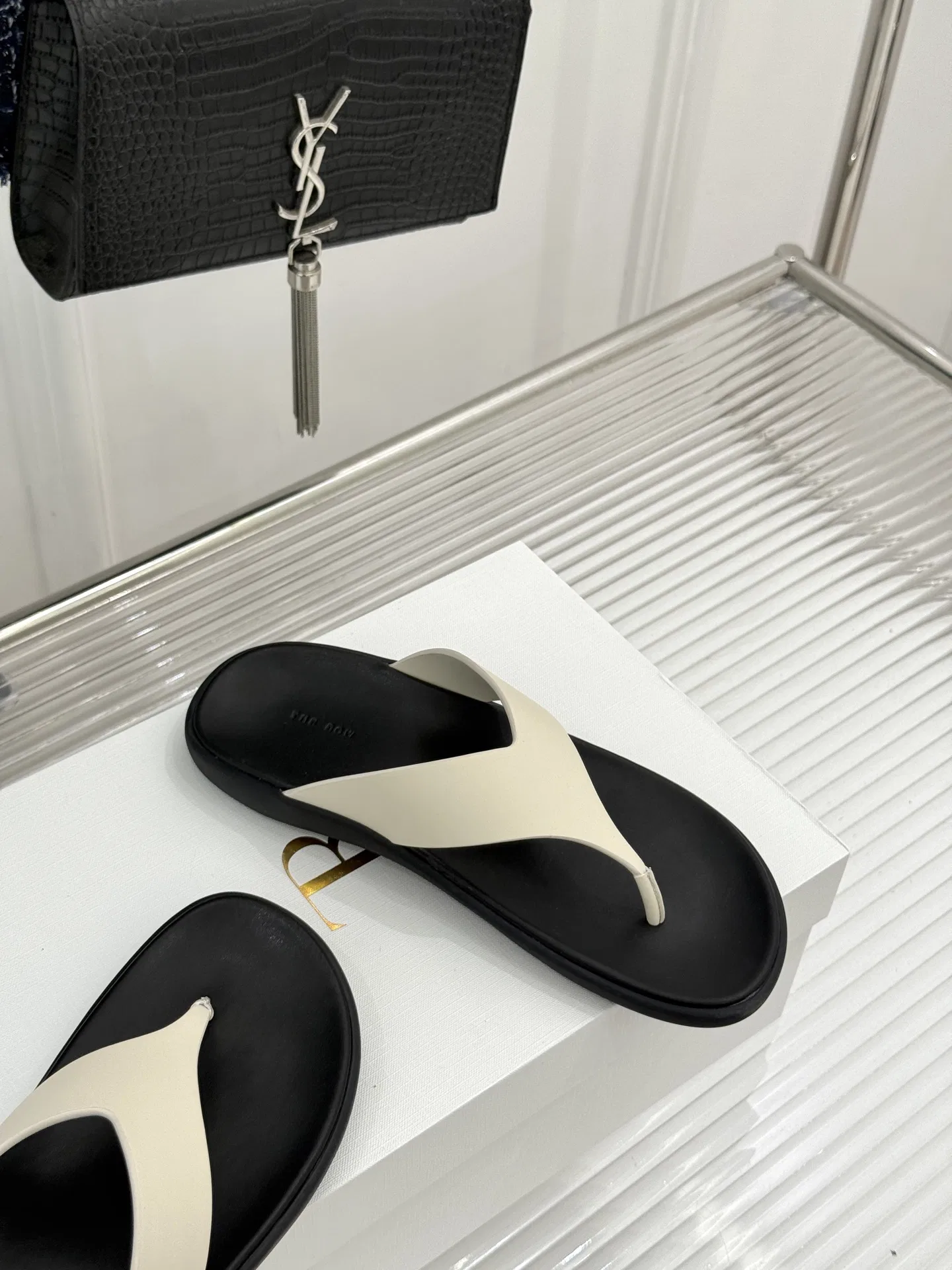 THEROW 27FW UEFHQNF 001 쪼리 5