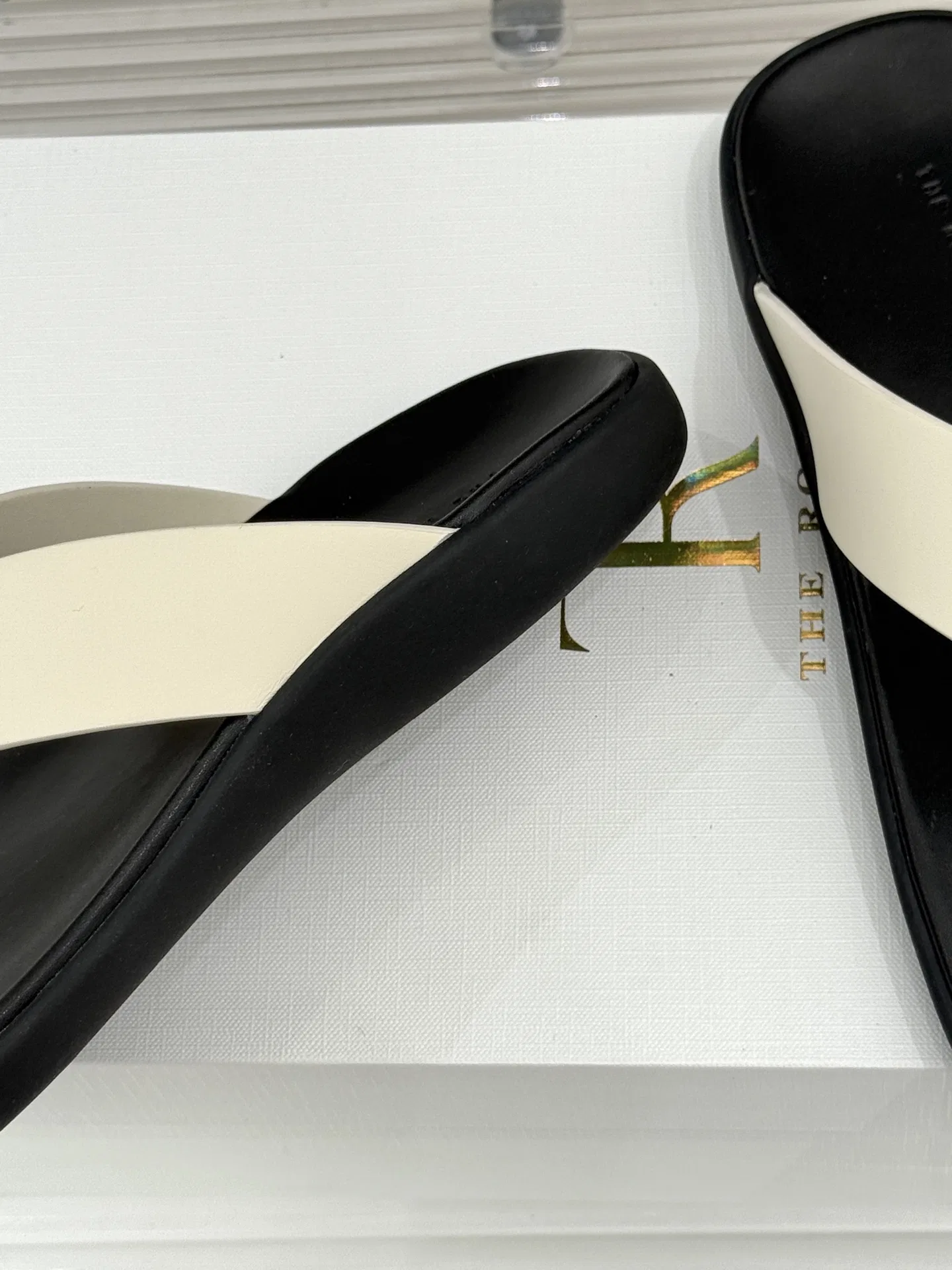 THEROW 27FW UEFHQNF 001 쪼리 6