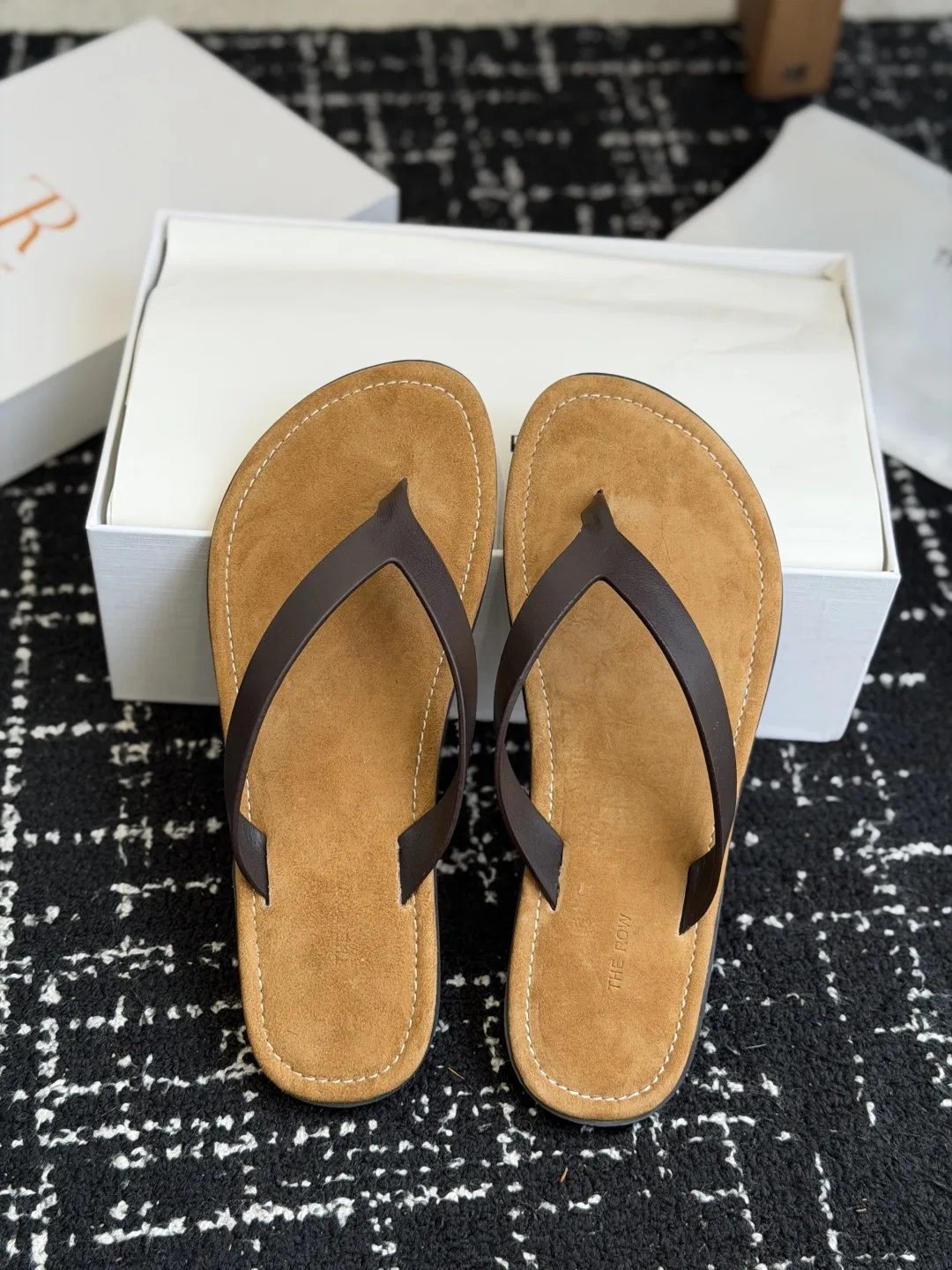 THEROW 27FW ZJUQOUM 001 쪼리 3