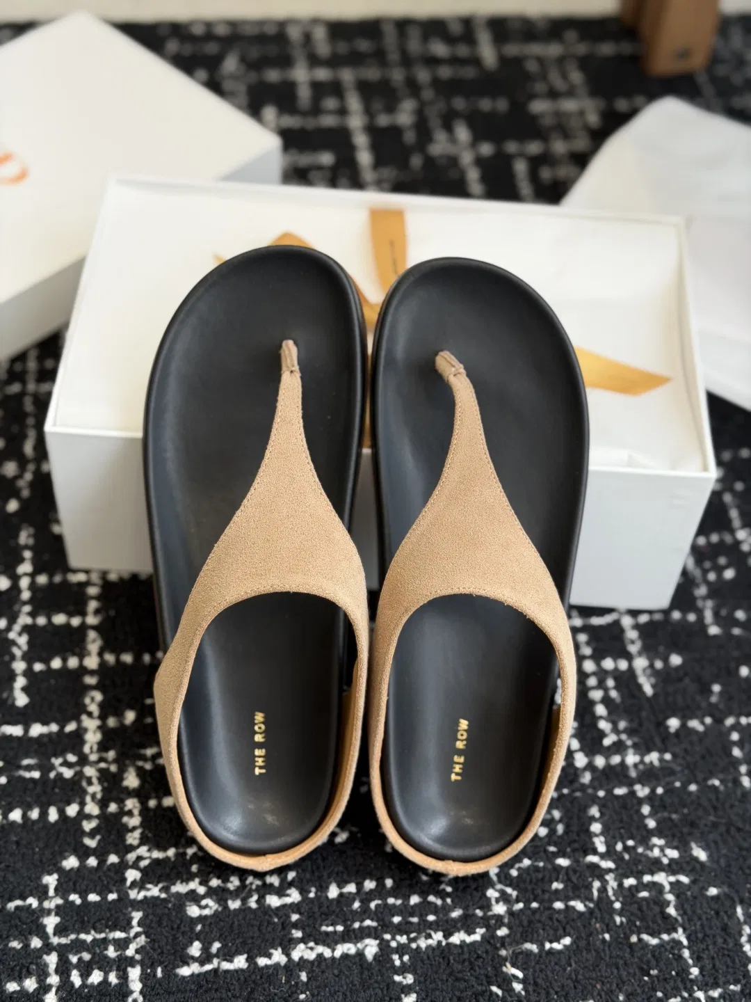 THEROW 27FW ZJUQOUM 002 쪼리 3