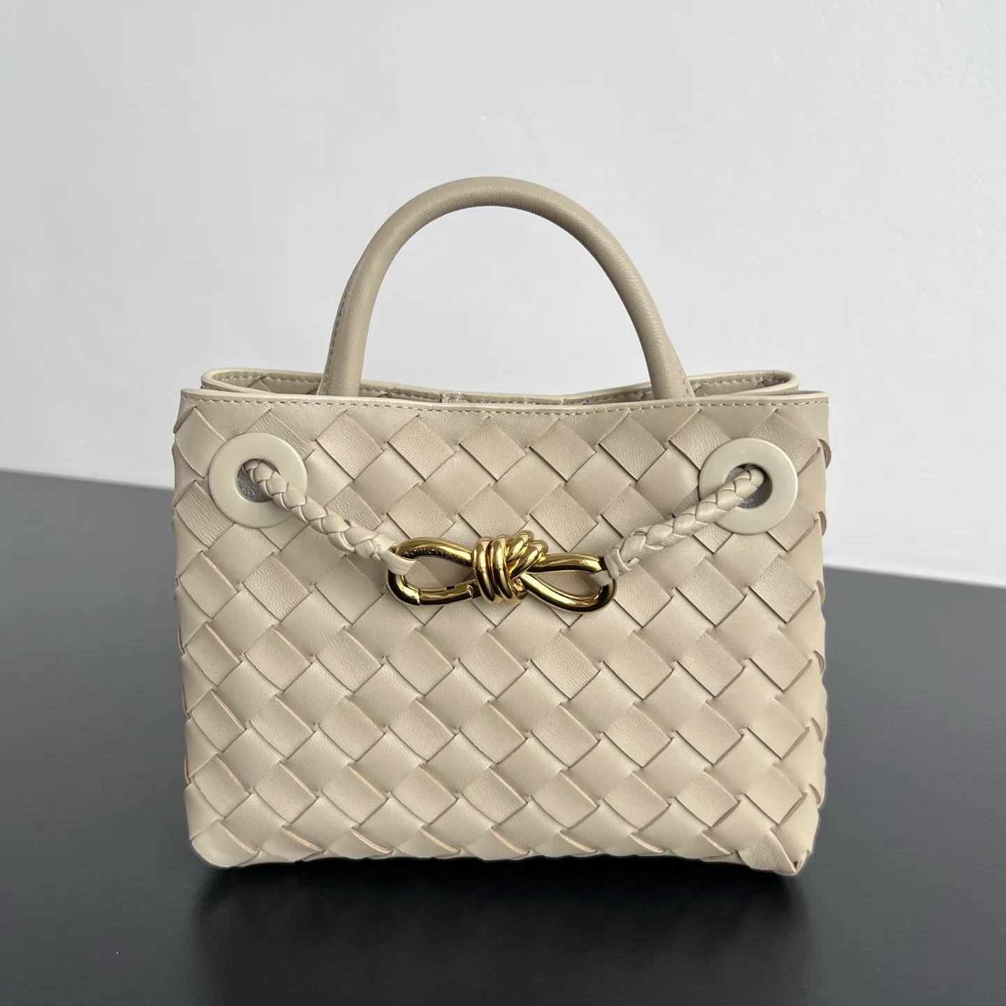 BOTTEGA 27FW NWEPAZI 008 토트백