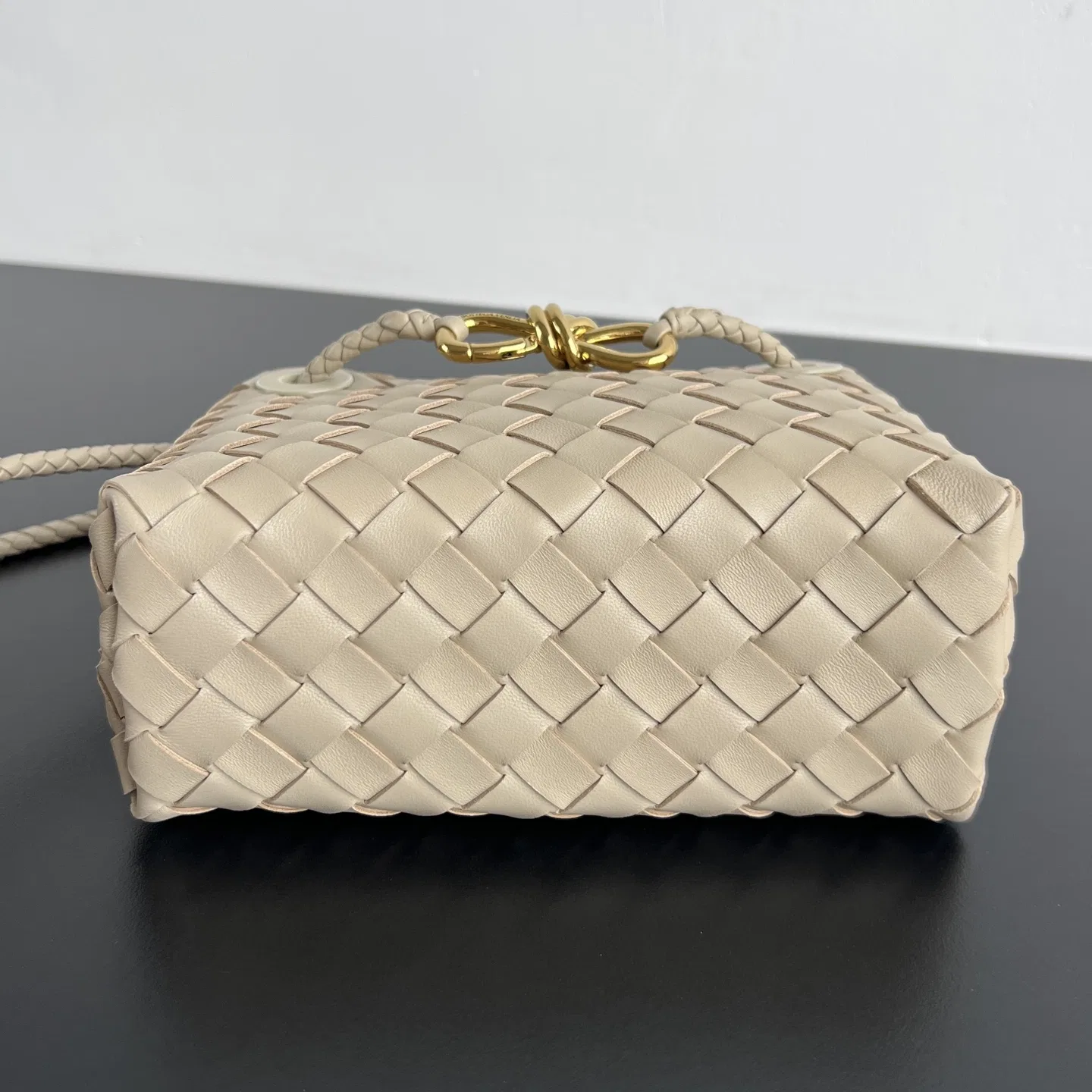 BOTTEGA 27FW NWEPAZI 008 토트백 4